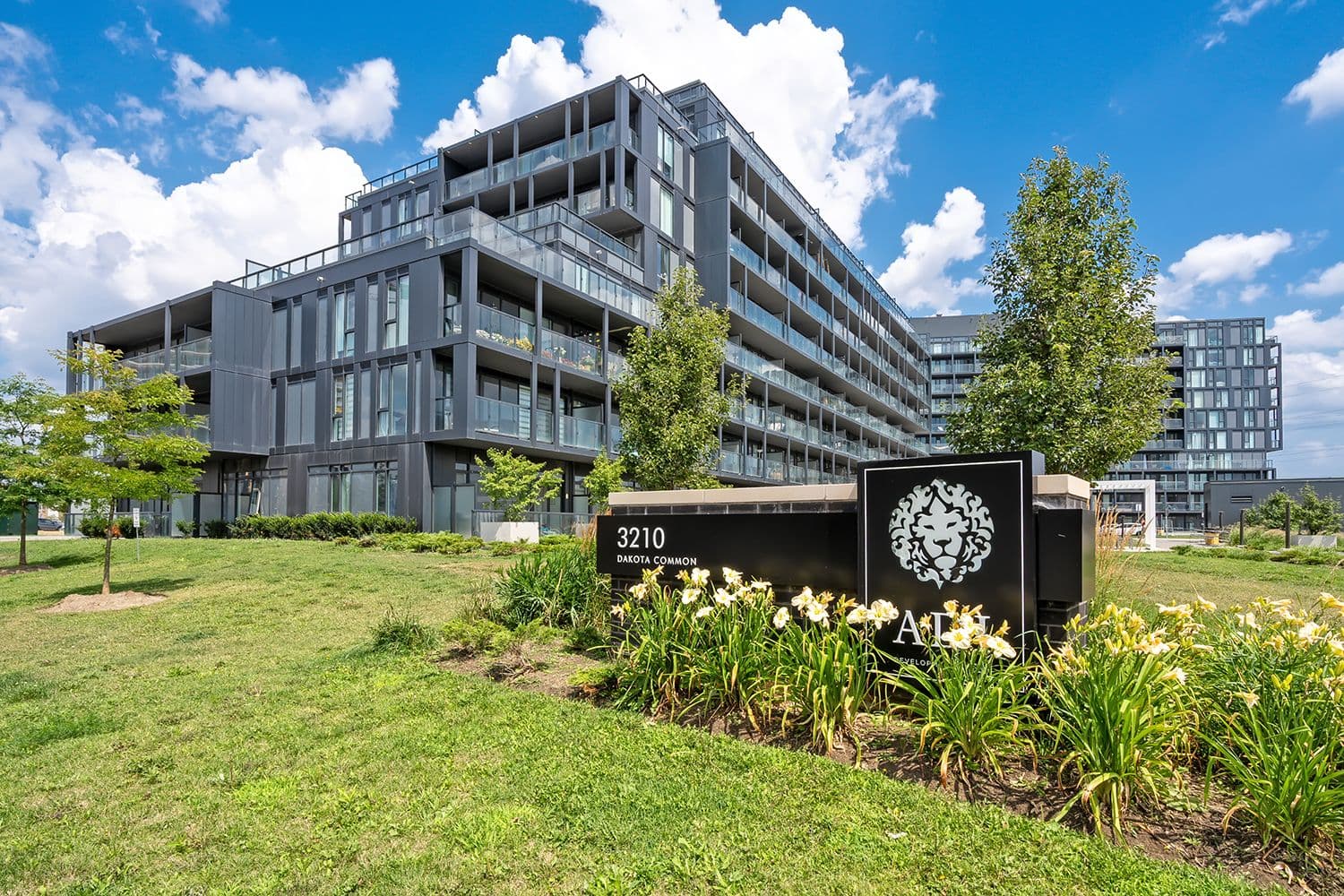 3210 Dakota Common A106, Burlington, ON L7M 2A8