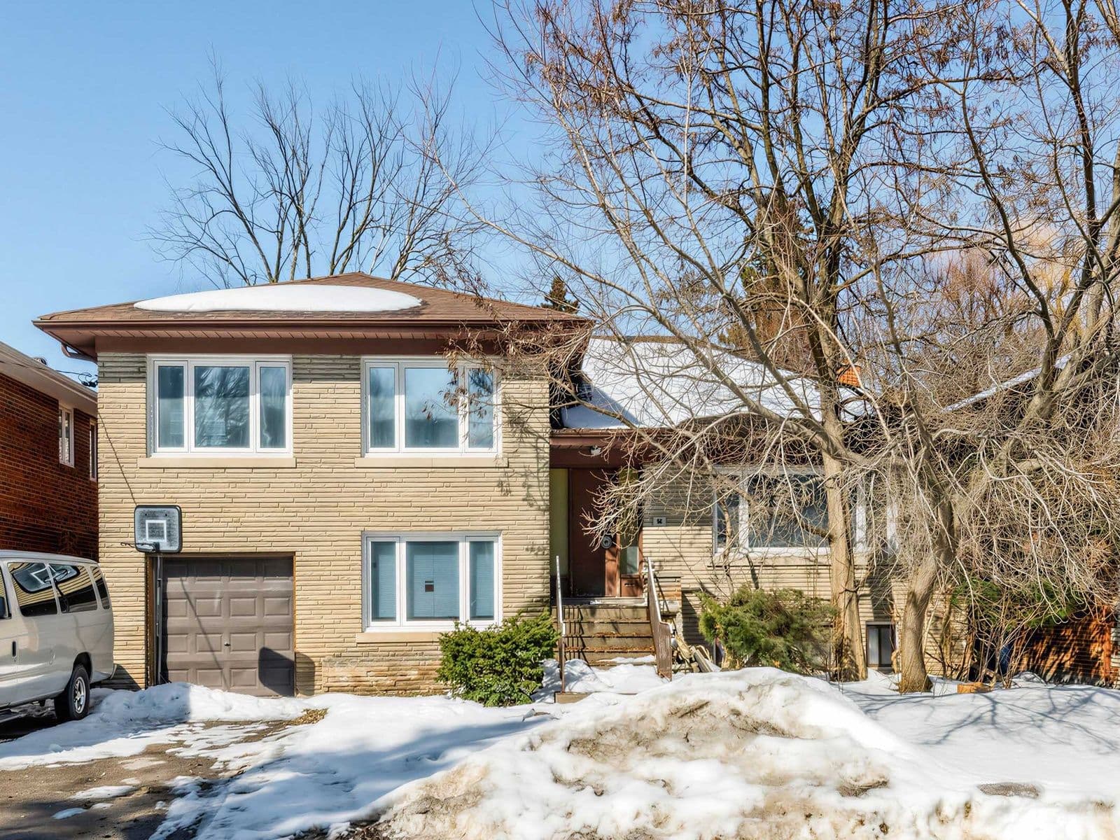 14 Frontenac Avenue, Toronto C04, ON M5N 1Z5