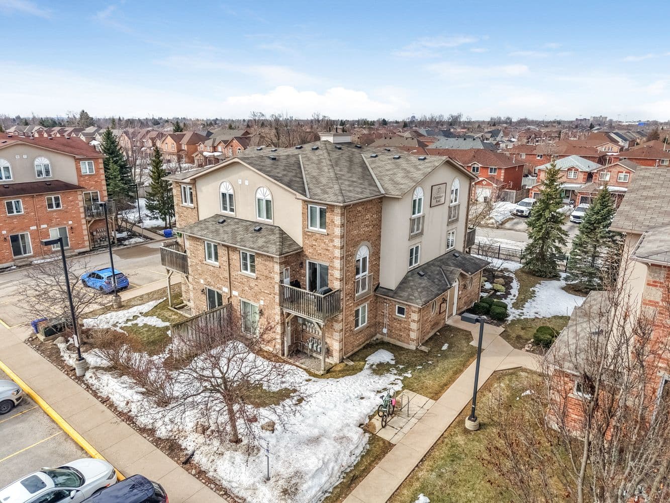 17 Cheltenham Road 4, Barrie, ON L4M 0E7