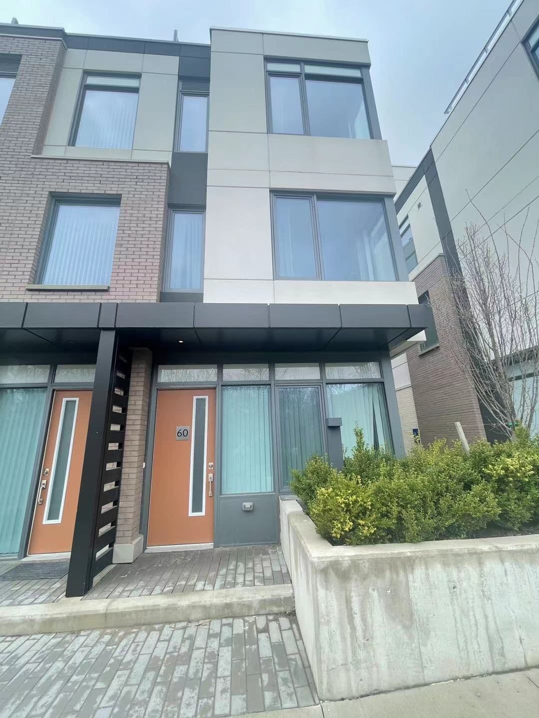 1060 Portage Parkway E Th 60, Vaughan, ON L4K 0K3