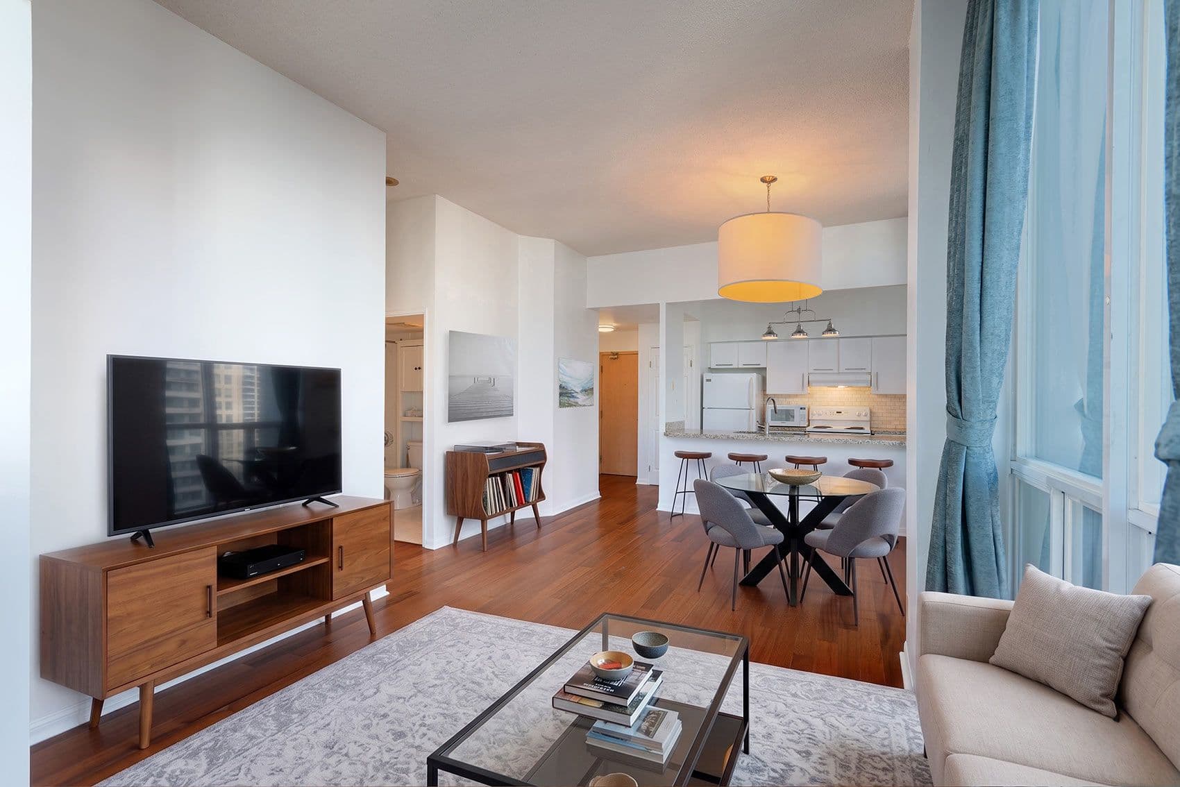 24 Wellesley Street W 2405, Toronto C01, ON M4Y 2X6