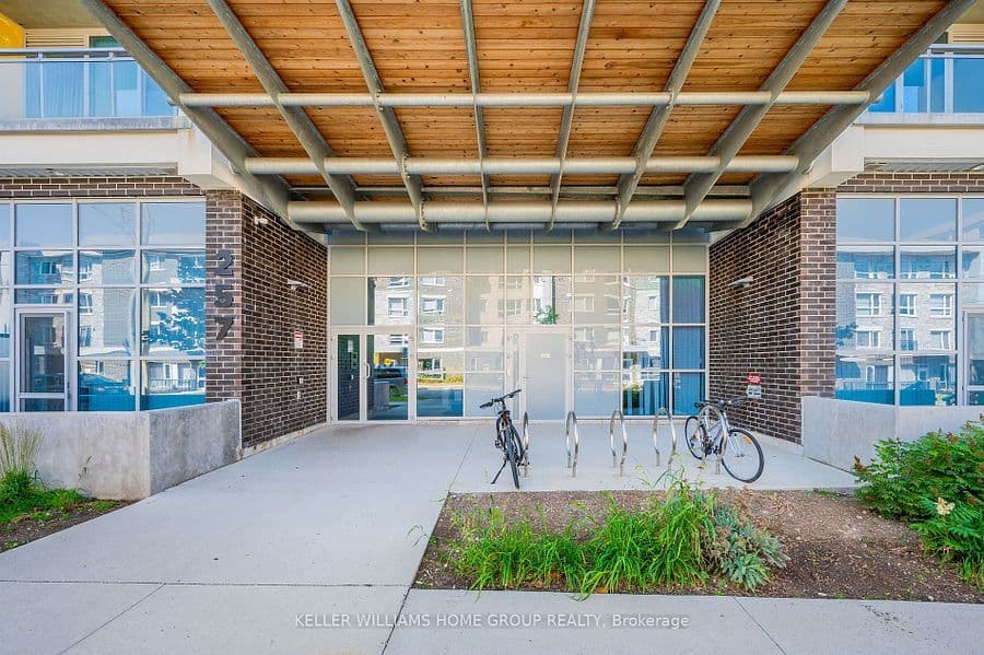 257 Hemlock Street 504, Waterloo, ON N2L 3R4