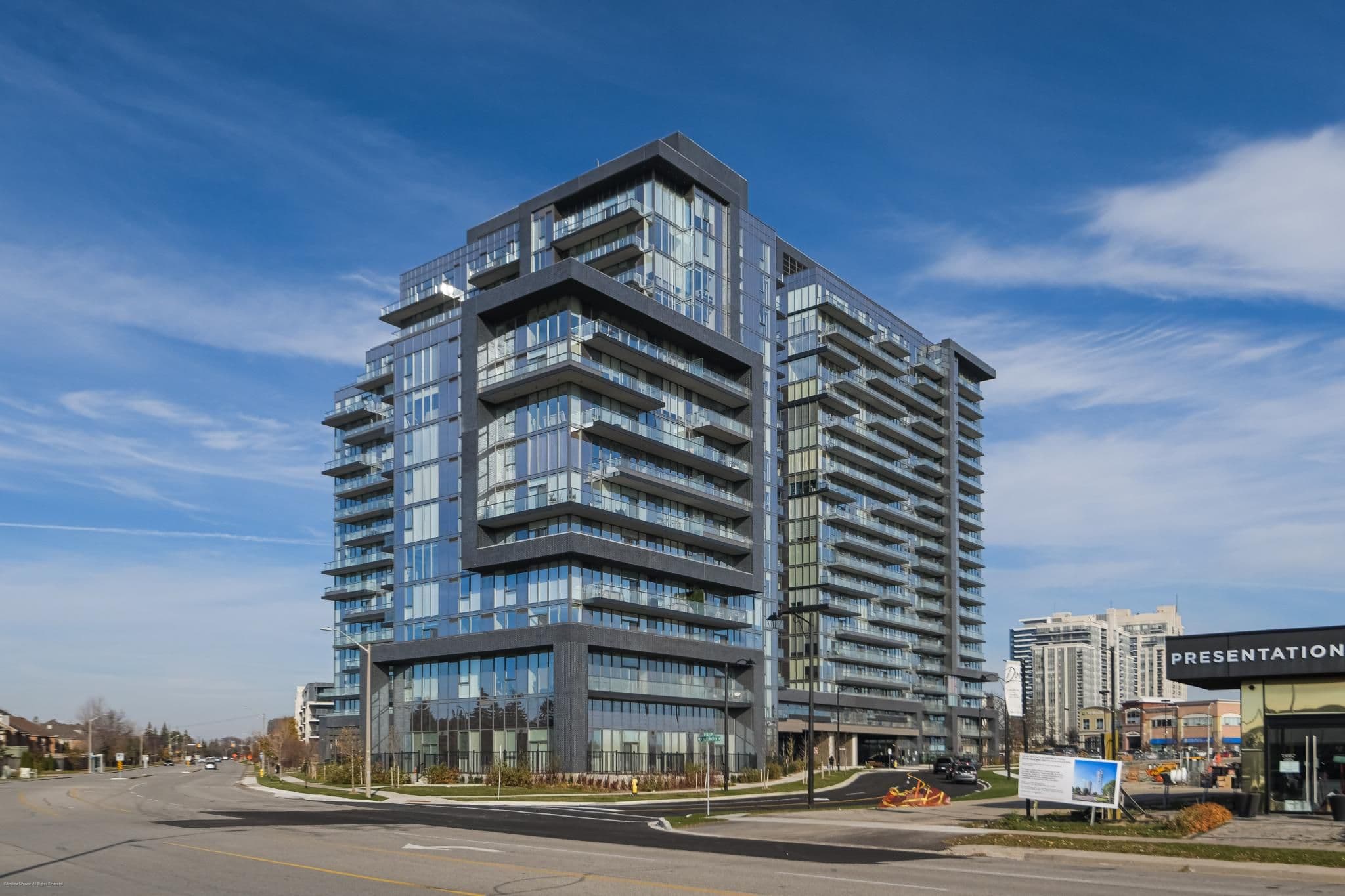 10 Gatineau Drive 1704, Vaughan, ON L4J 0L3