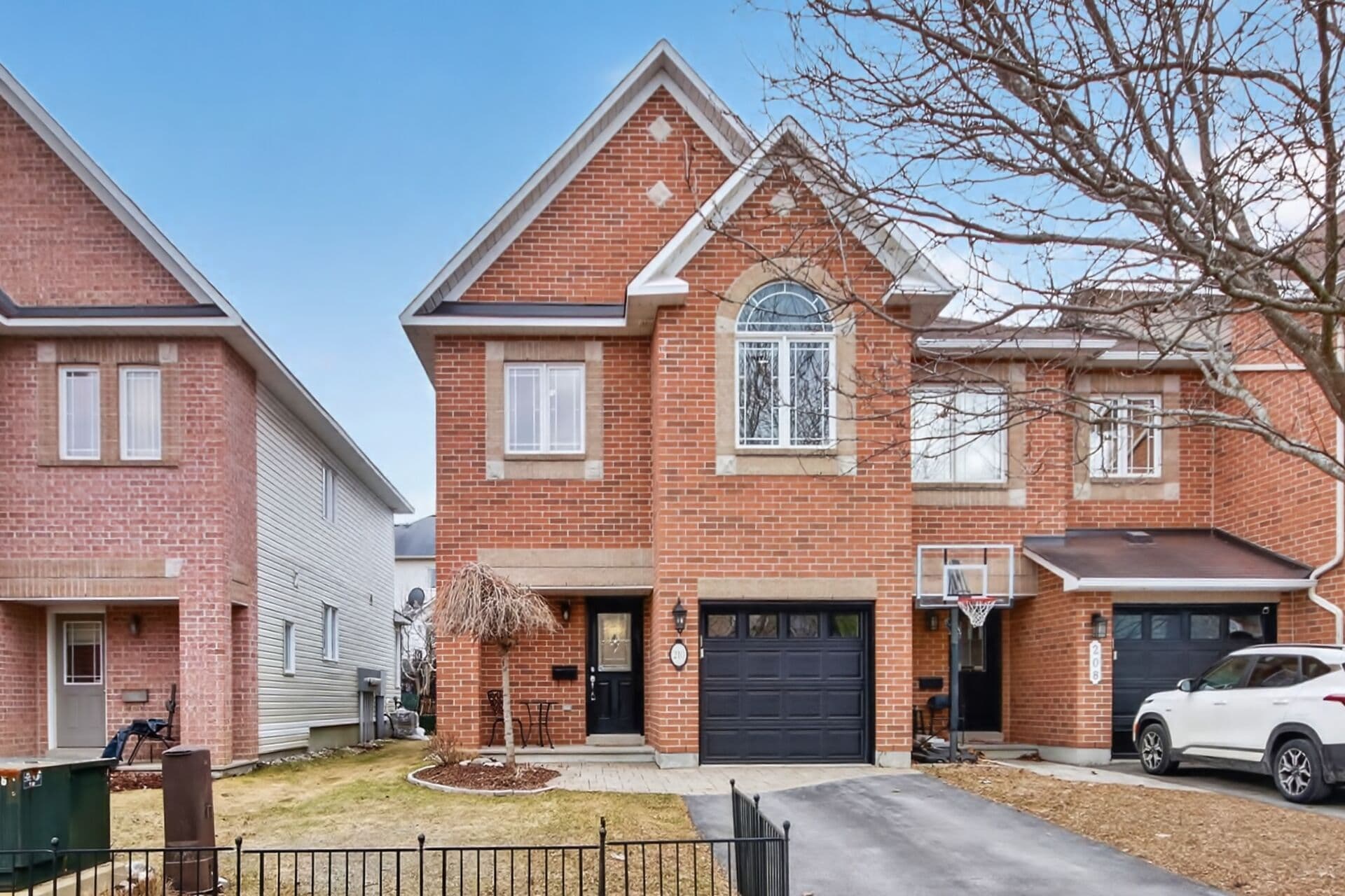 210 Hunterbrook Street N, Kanata, ON K2K 0E6