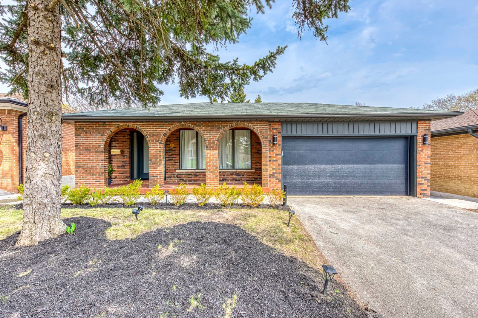 7 Ivybridge Drive, Toronto W08, ON M9C 3R2