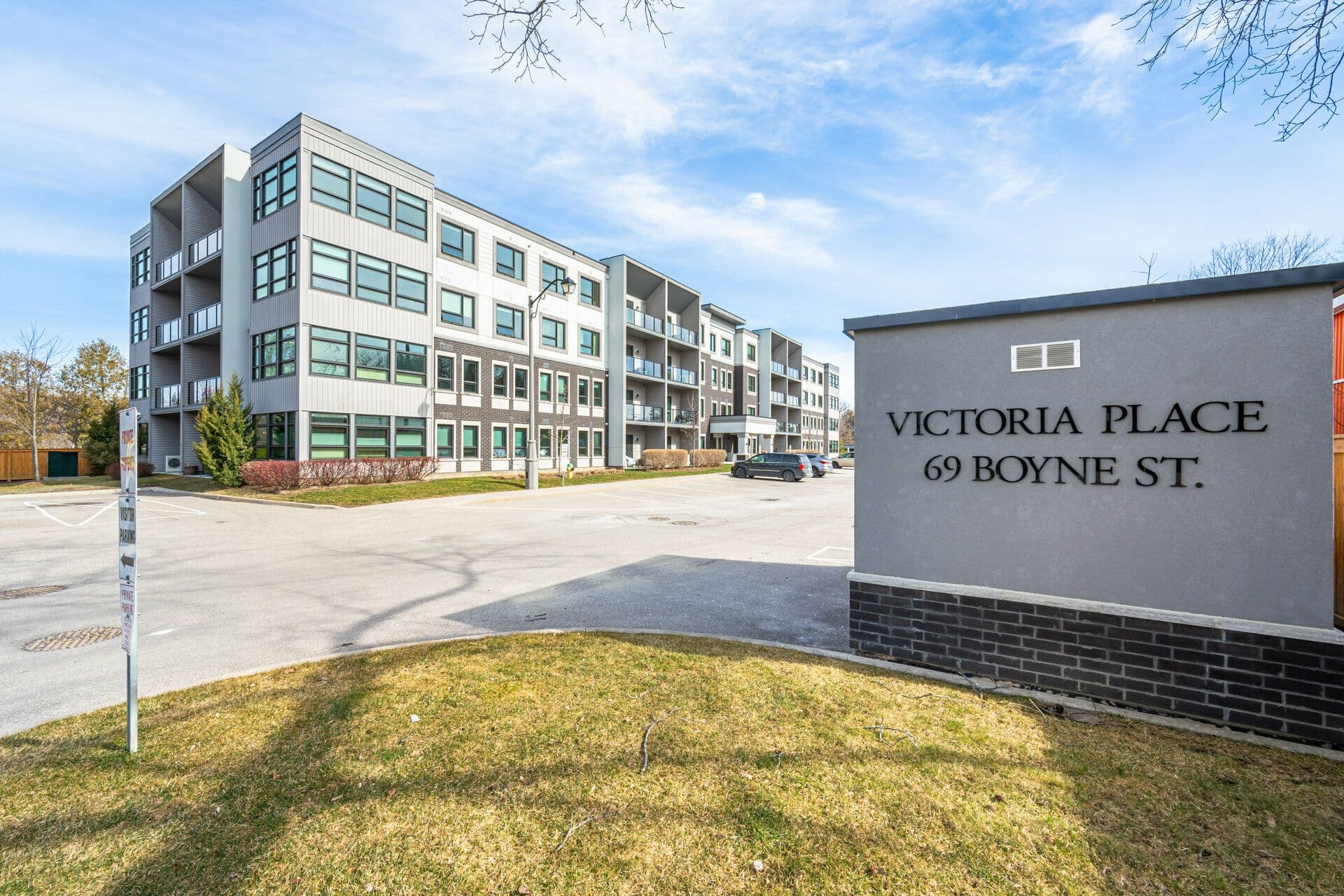 69 Boyne Street 402, New Tecumseth, ON L9R 0N5