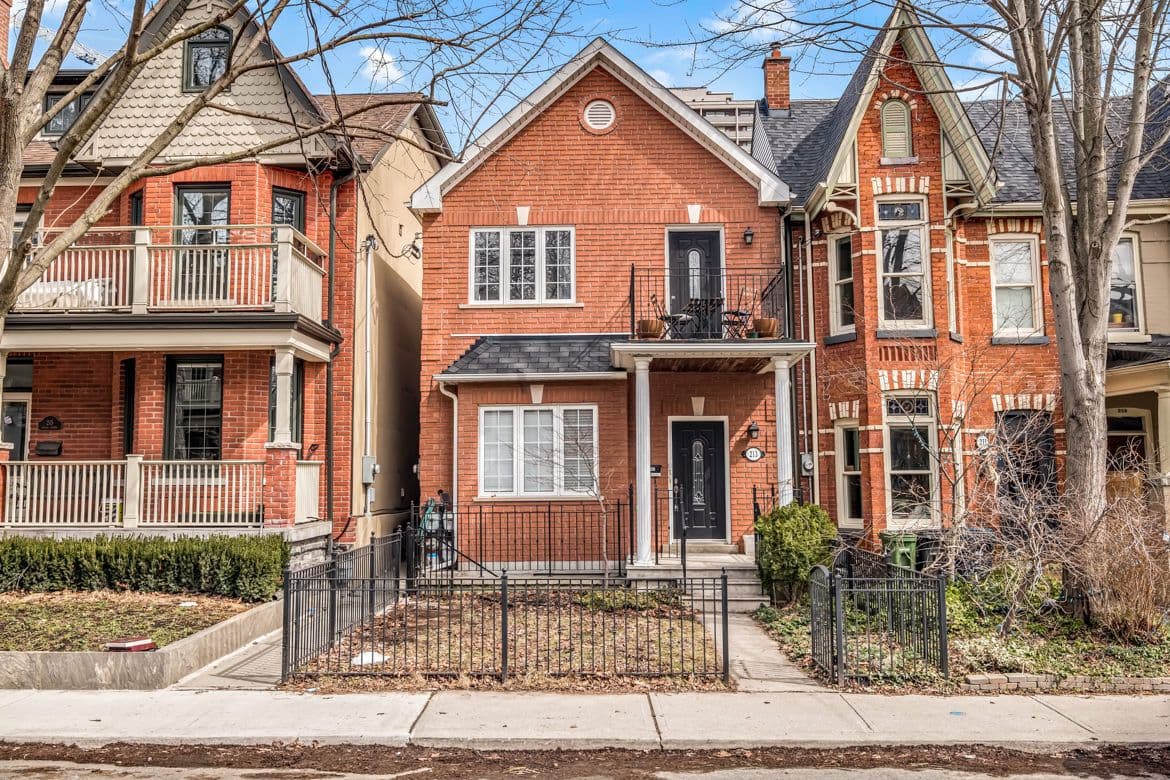 213 Major Street UPPER, Toronto C01, ON M5S 2L4