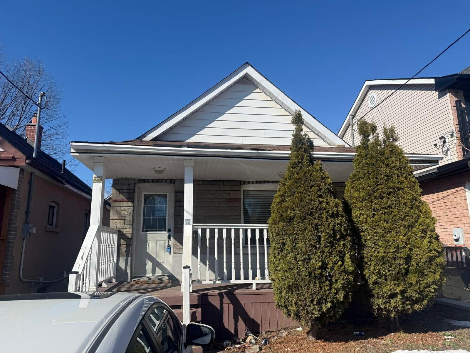 12 Mahoney Avenue Main, Toronto W04, ON M6M 2H4