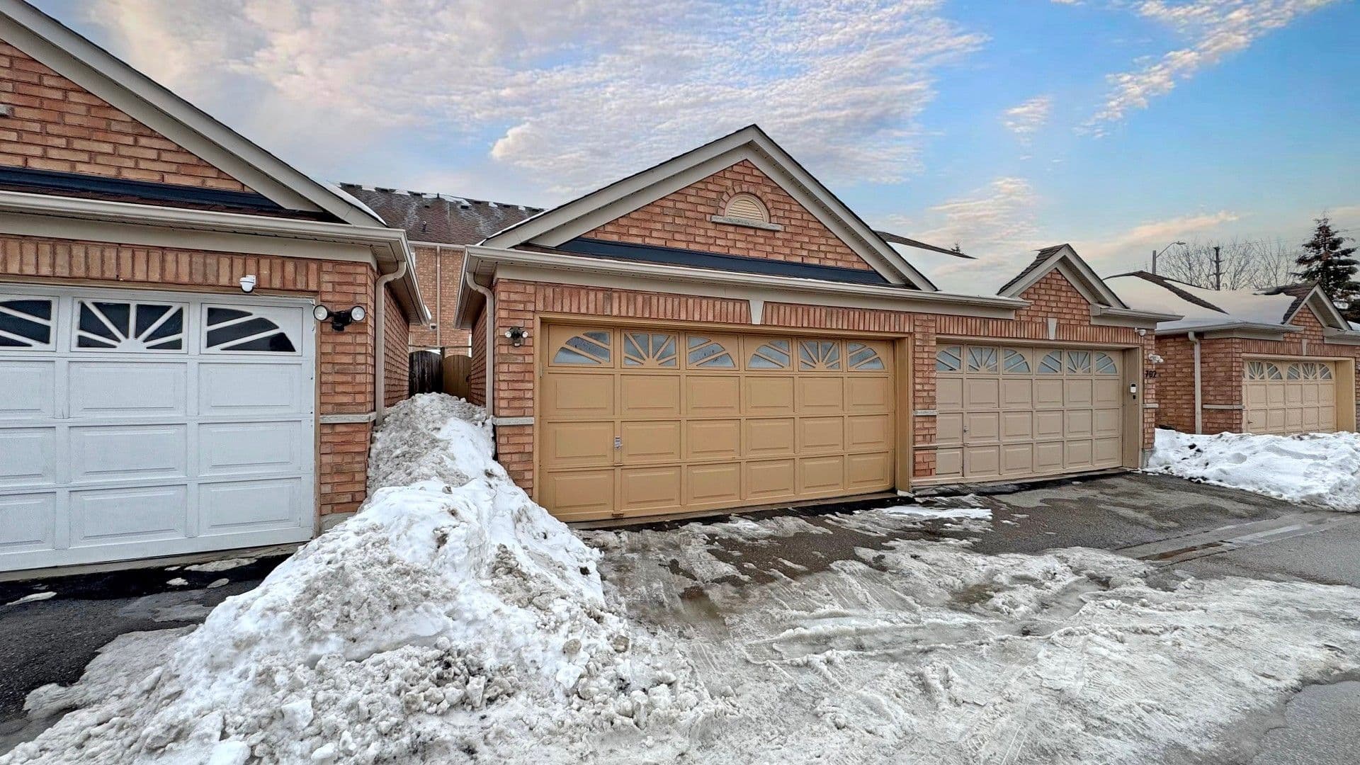 704 Castlemore Avenue E, Markham, ON L6E 1M9