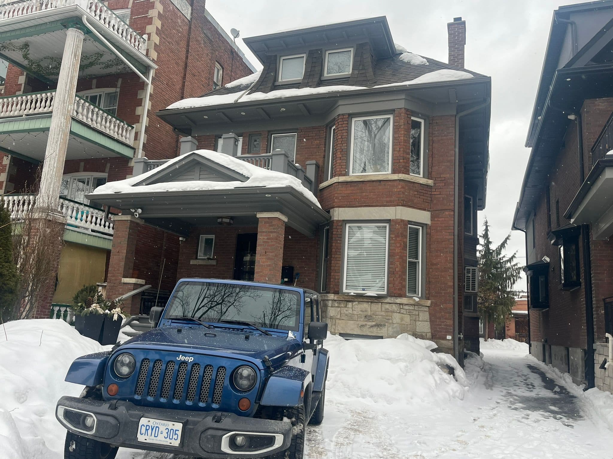 335 Palmerston Boulevard Back Studio Apartment, Toronto C01, ON M6G 2N5