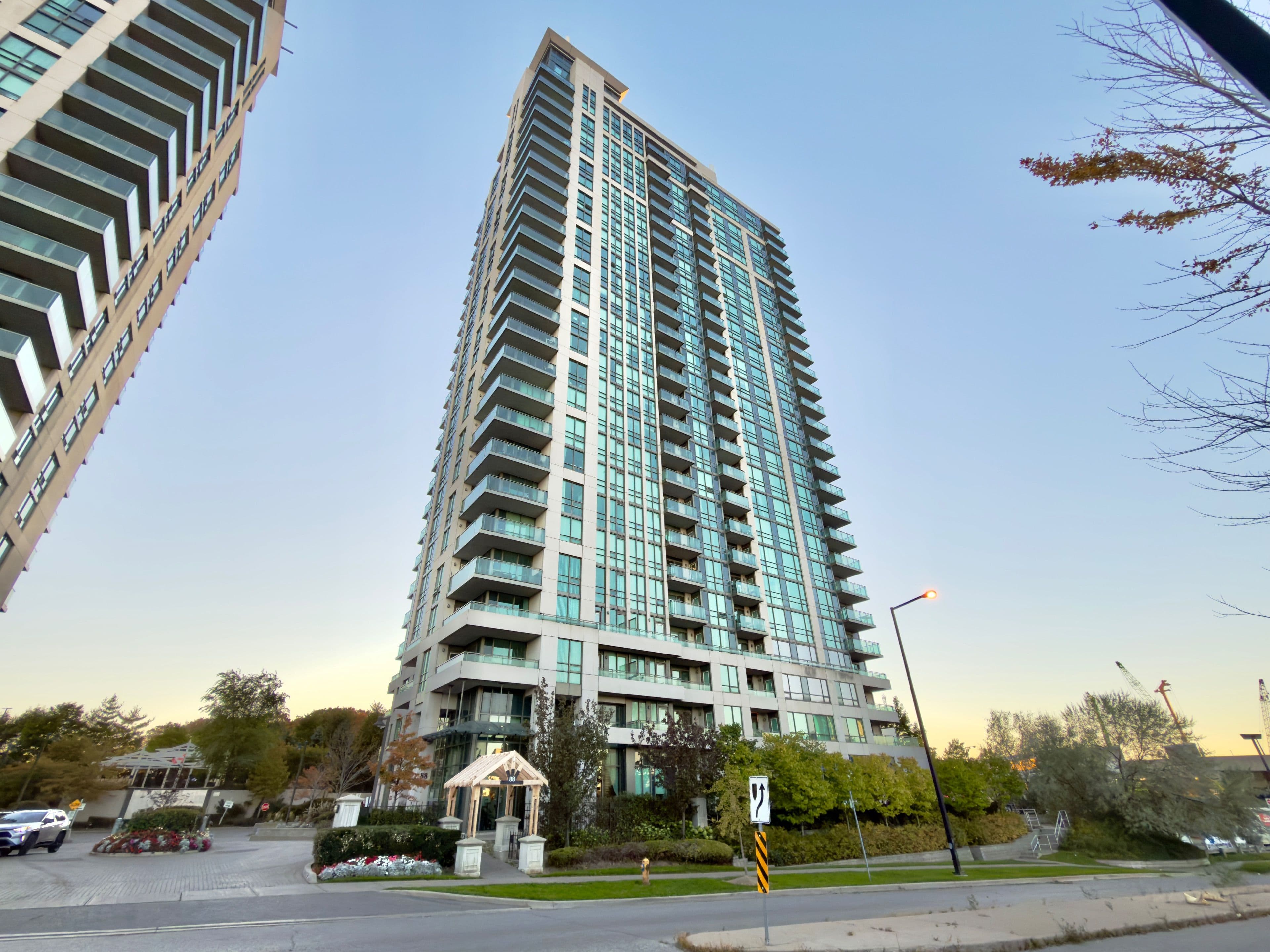 88 Grangeway Avenue 1705, Toronto E09, ON M1H 0A2