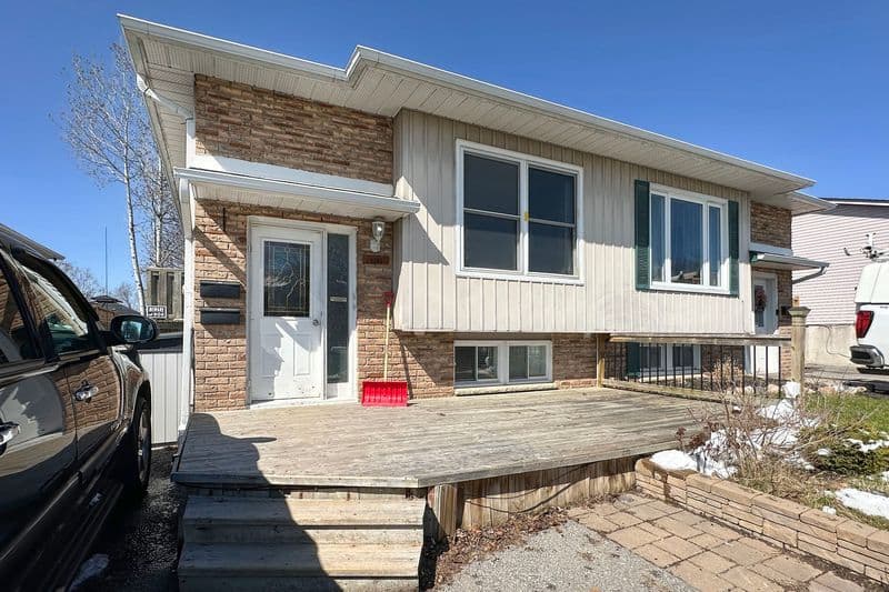 1286 Sunningdale Avenue, Oshawa, ON L1H 8G7