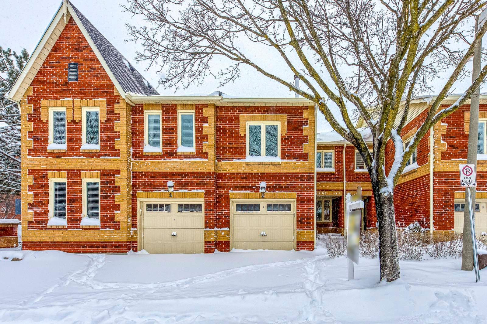 2006 Glenada Crescent 2, Oakville, ON L6H 5R9