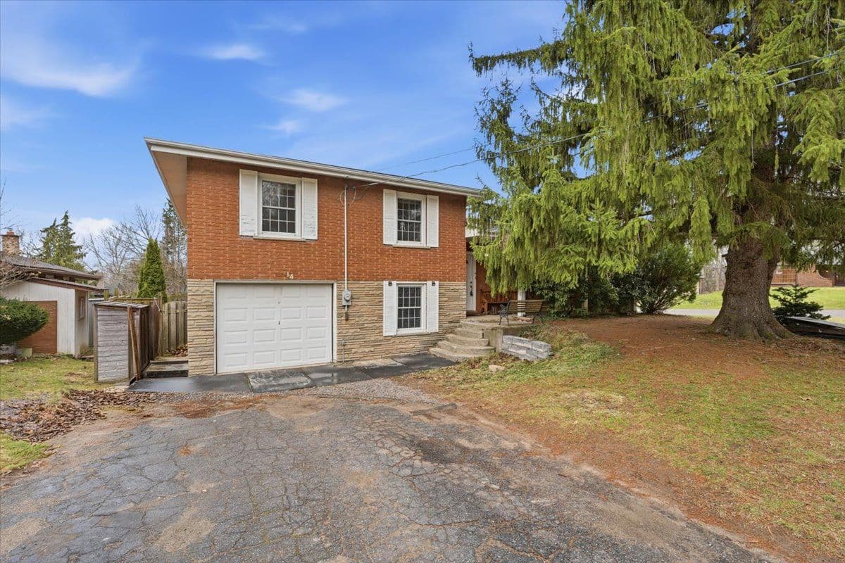 14 Valiant Street, Pelham, ON L0S 1E0