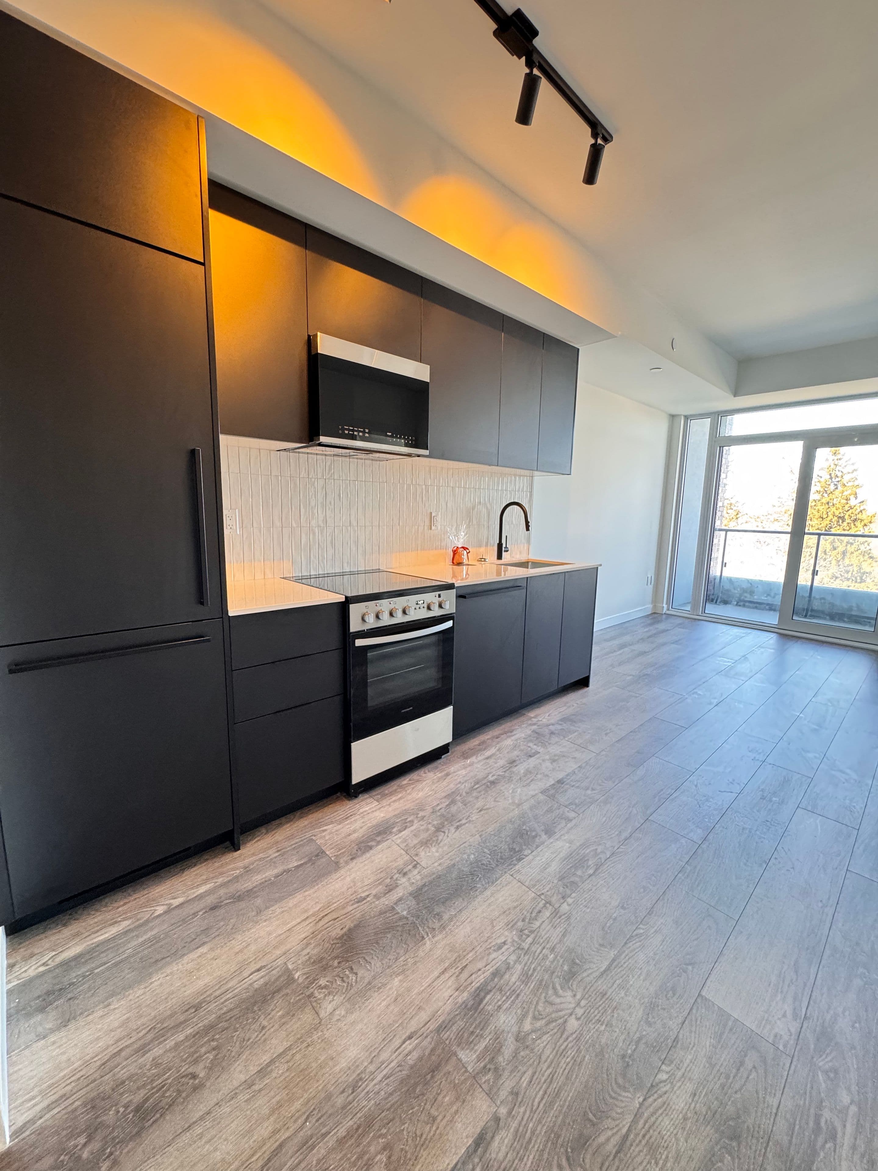 1635 MILITARY Trail 508, Toronto E10, ON M1C 1B2