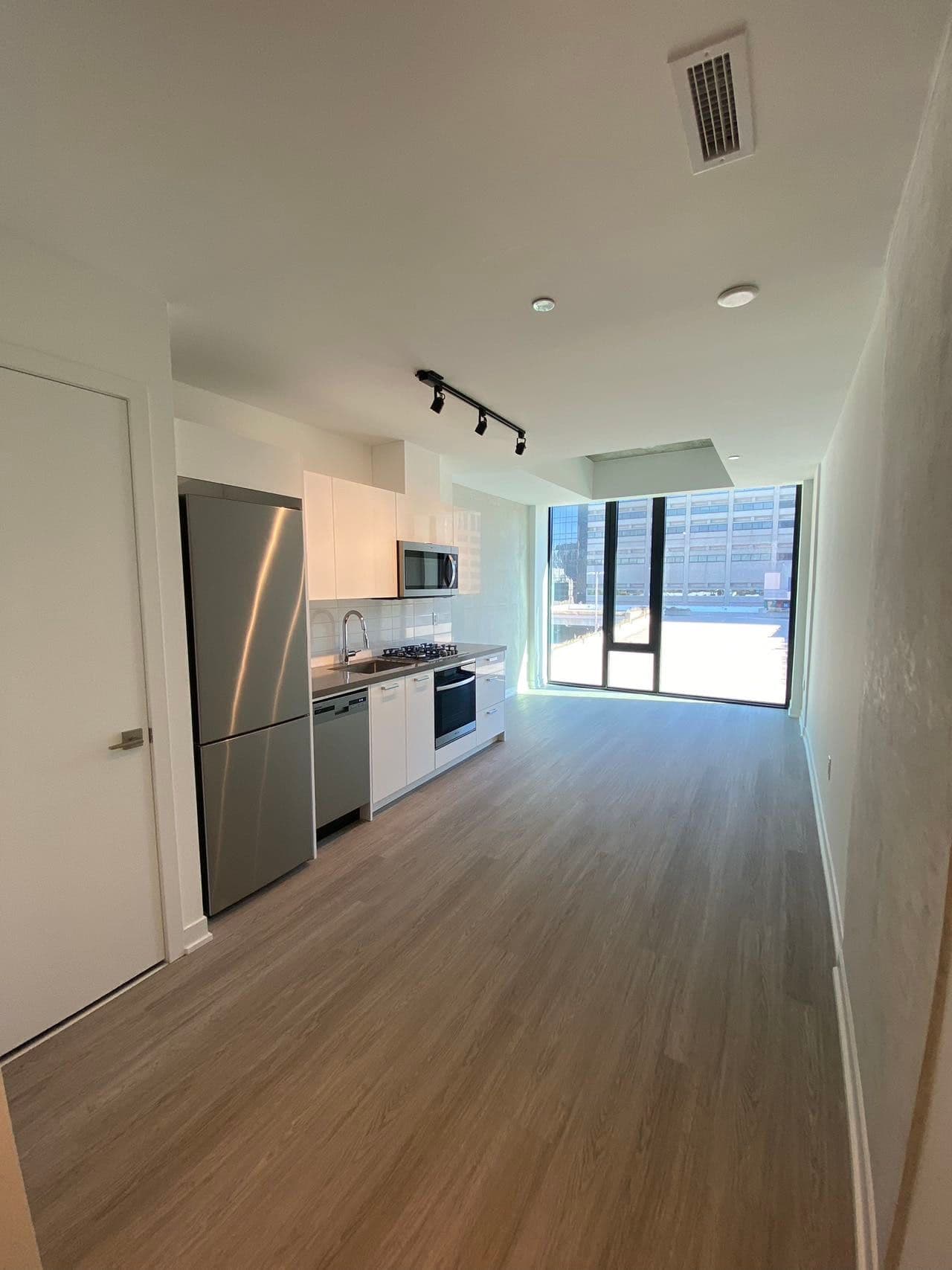 195 mccaul Street 707, Toronto C01, ON M5T 1W6