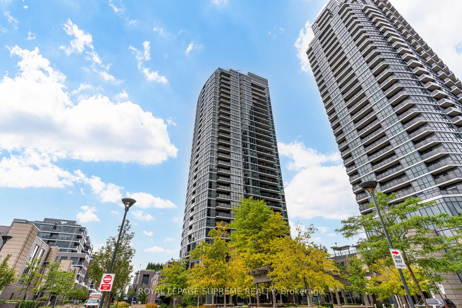 9 Valhalla Inn Road 302, Toronto W08, ON M9B 0B2