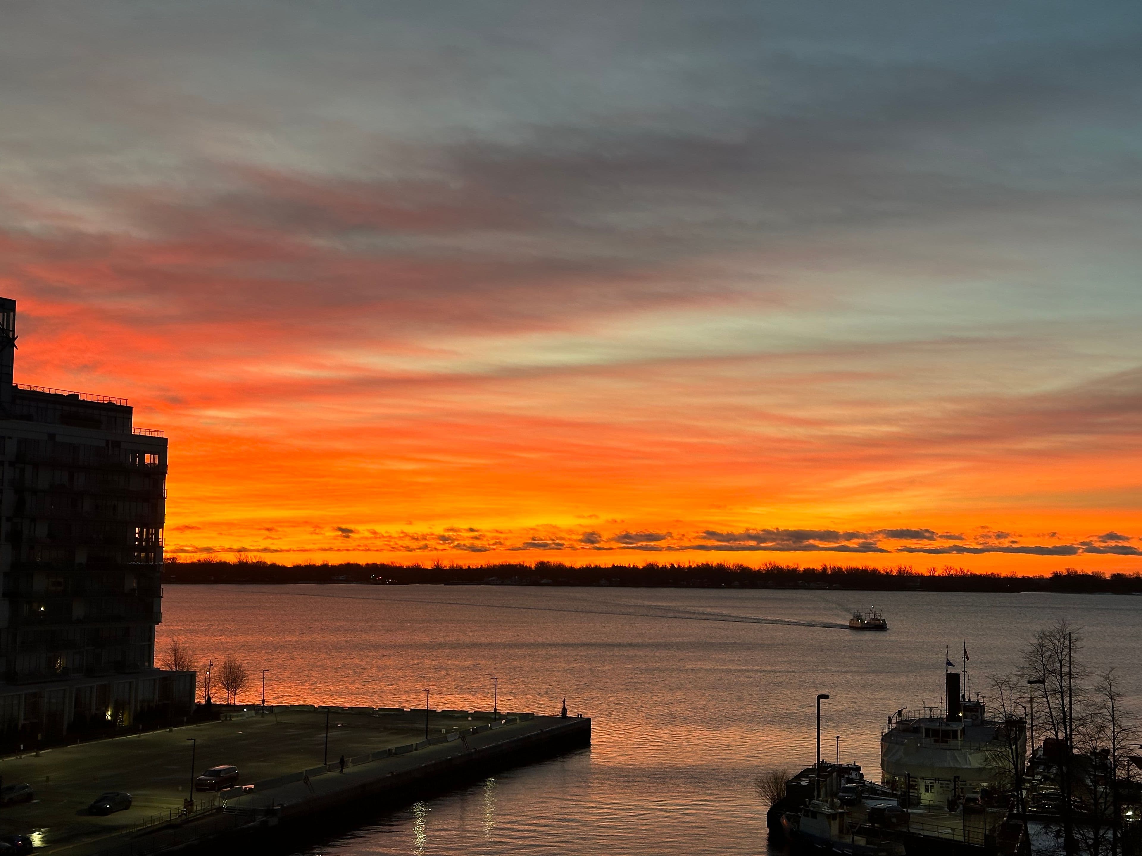 10 Queens Quay W 704, Toronto C01, ON M5J 2R9