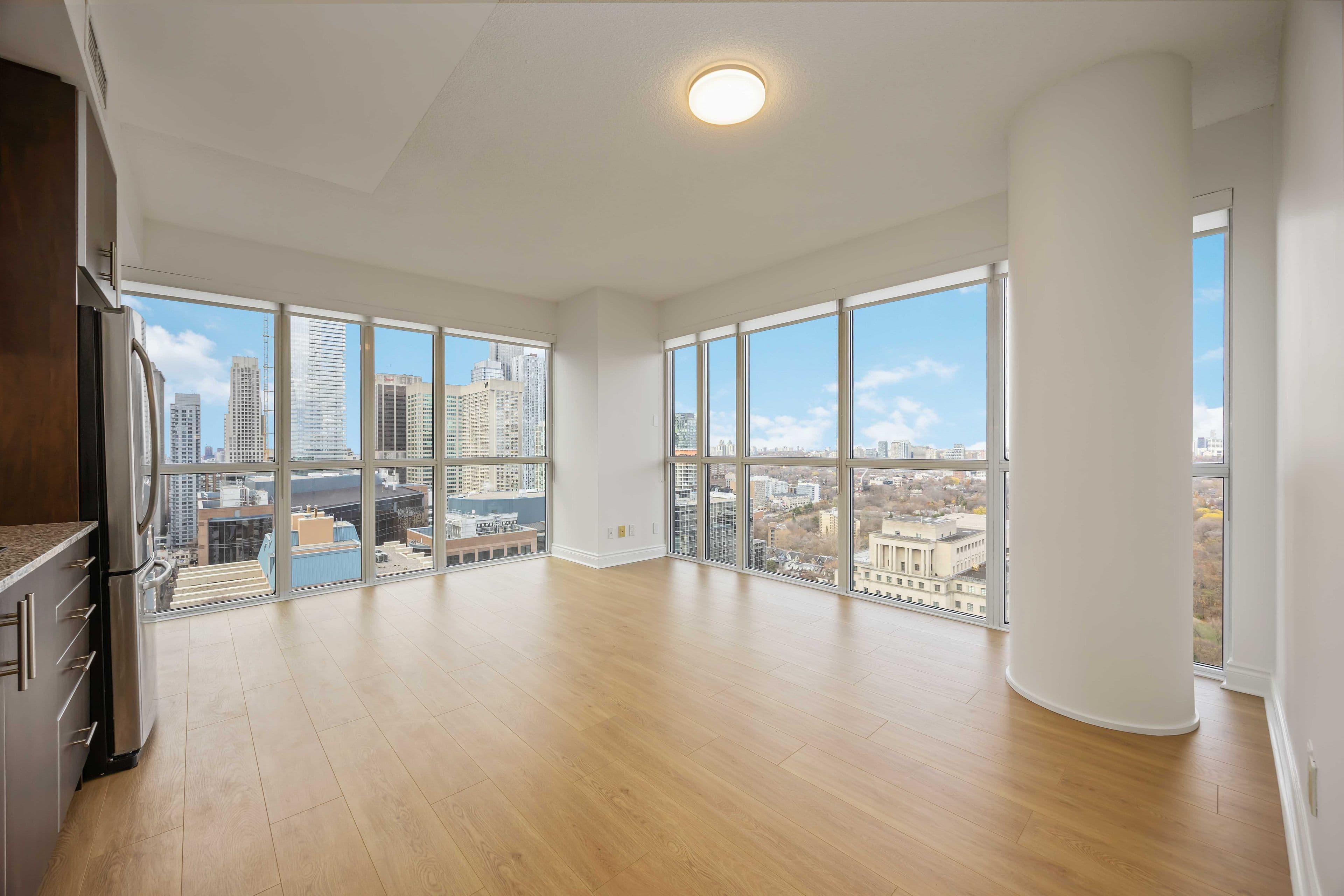 28 Ted Rogers Way 2909, Toronto C08, ON M4Y 2J4