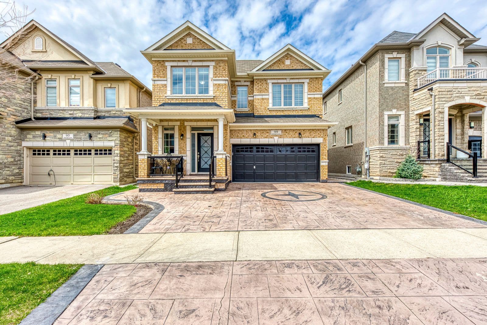 99 McKnight Avenue, Hamilton, ON L8B 0T8