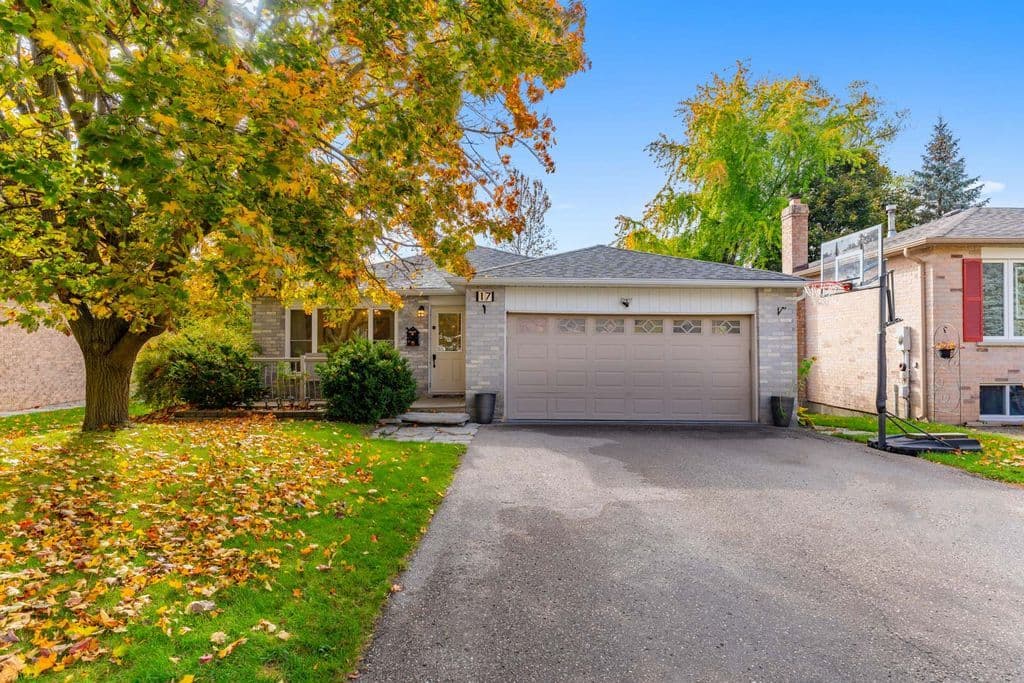 17 Beckett Avenue, East Gwillimbury, ON L9N 1E6