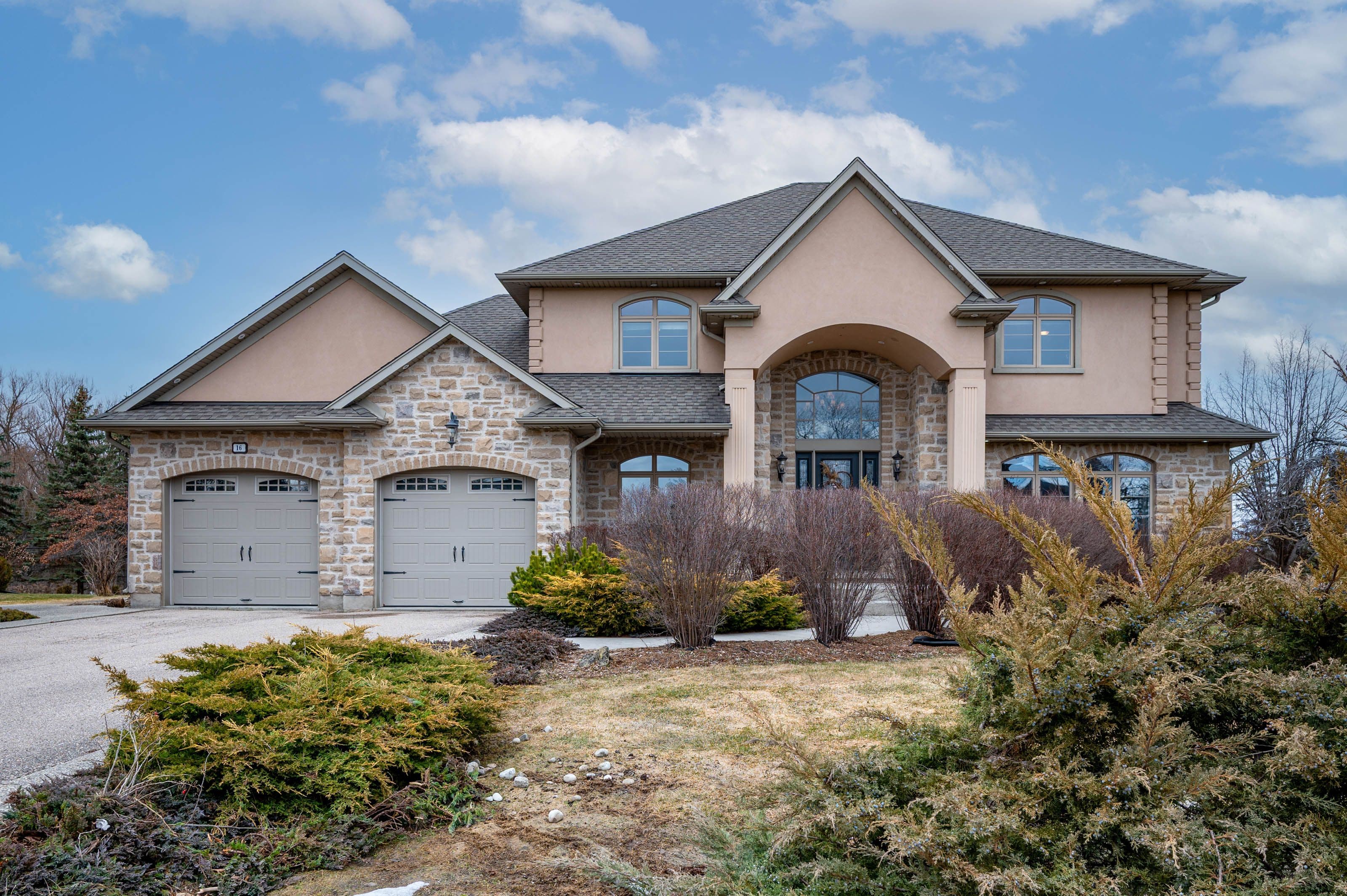 16 Seifert Court, Cambridge, ON N3C 2V4