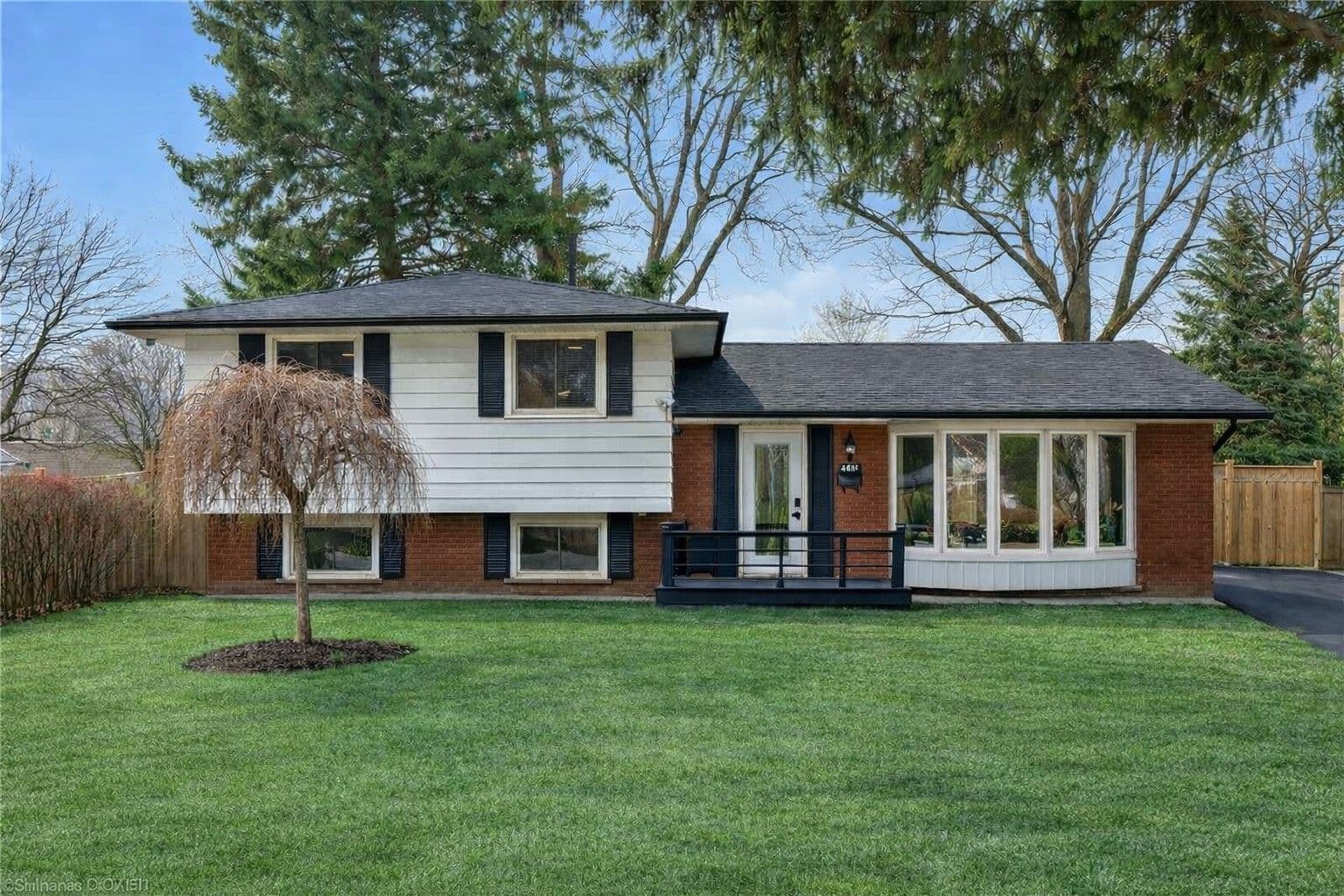 160 Council Crescent, Hamilton, ON L9G 1V1