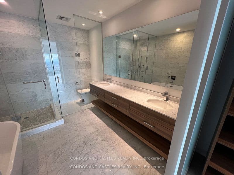 488 University Avenue 5502, Toronto C01, ON M5G 0C1