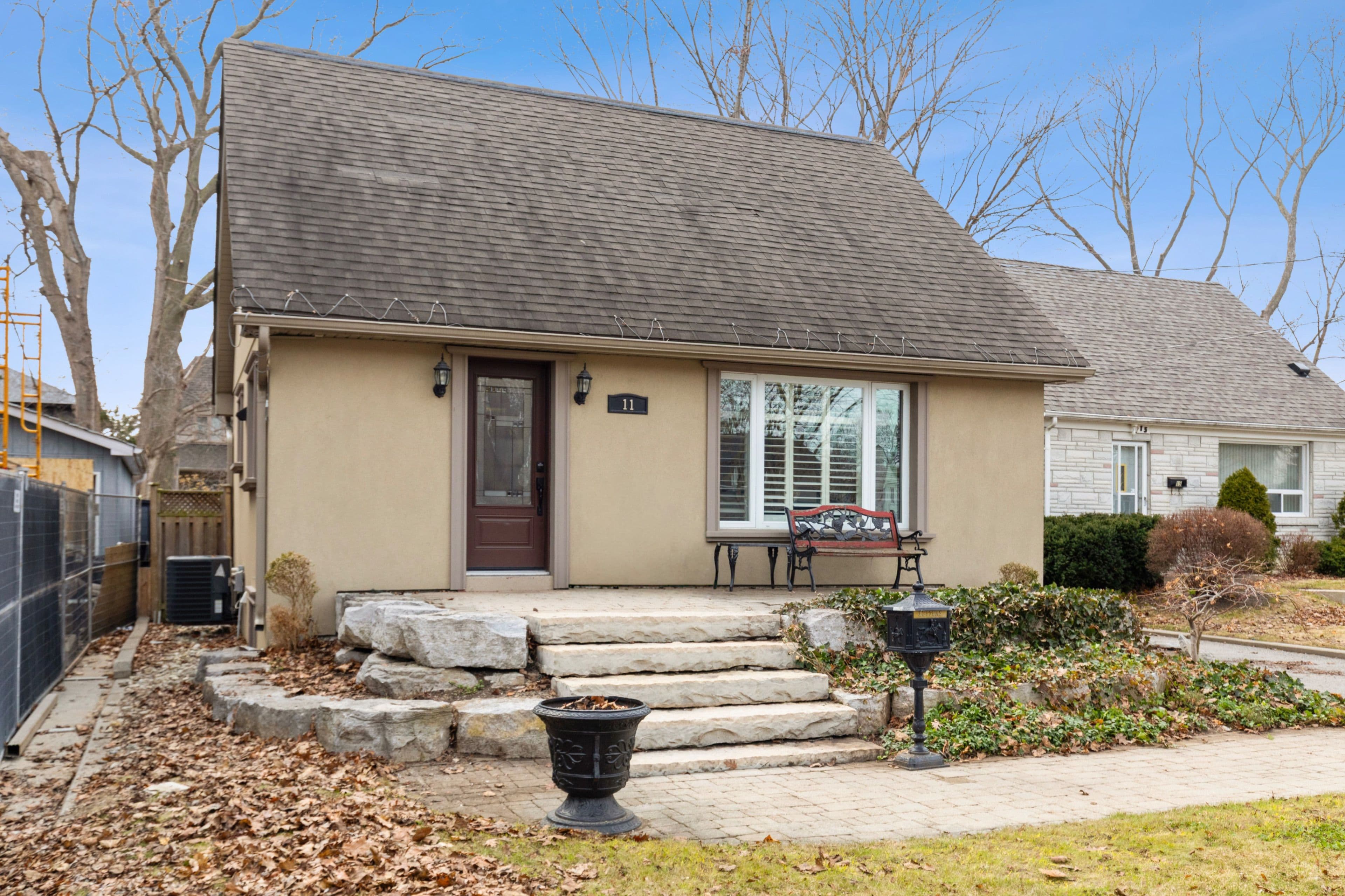 11 Chelsea Drive, Toronto W06, ON M8W 4R5