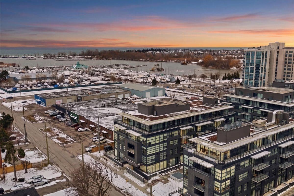 1614 Charles Street 334, Whitby, ON L1N 1B9