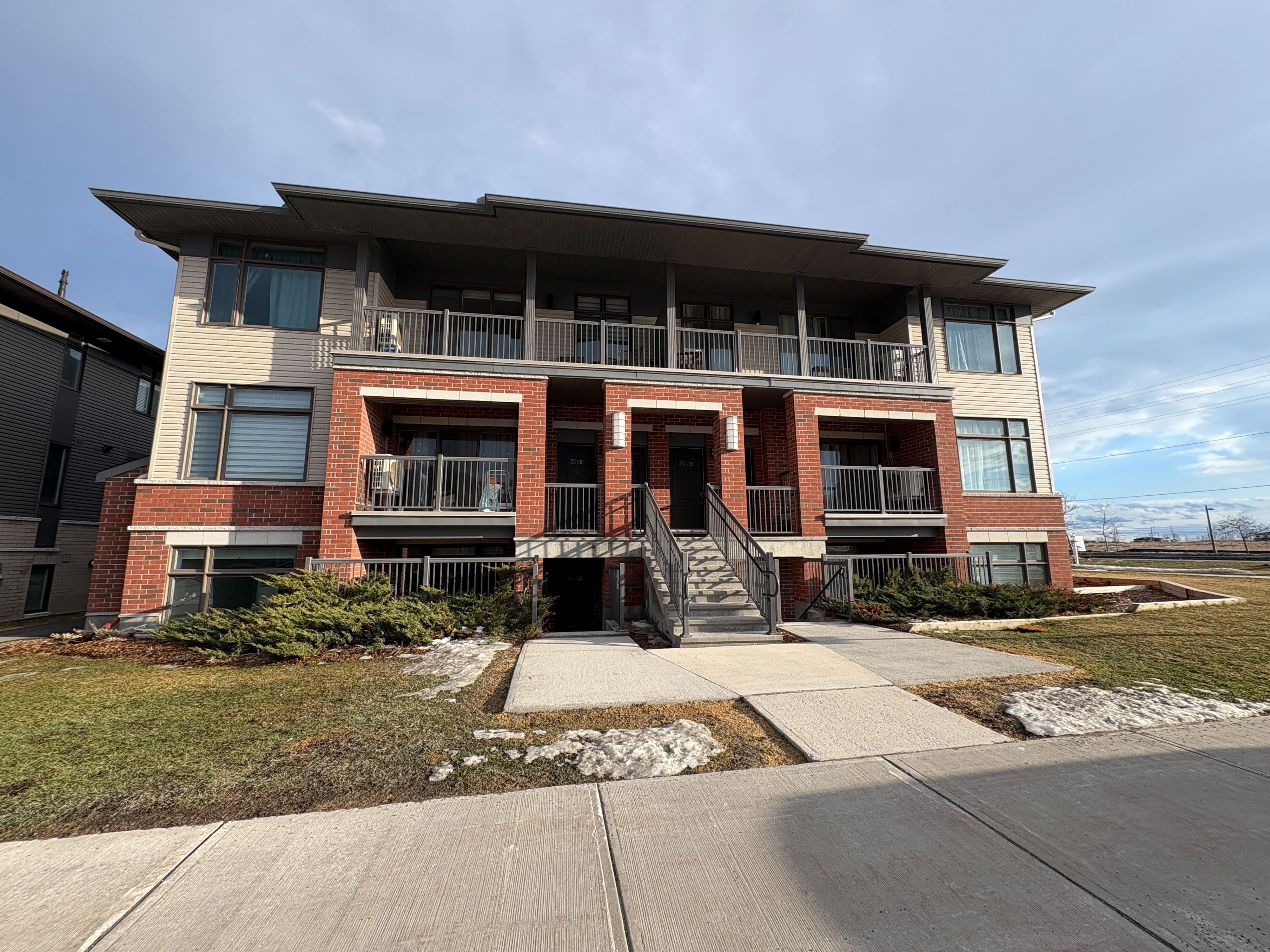 371 Haliburton Heights A, Kanata, ON K2V 0J3