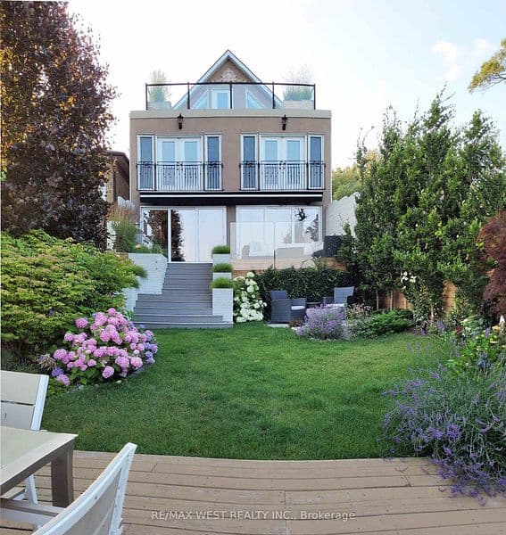 5 Eleventh Street, Toronto W06, ON M8V 2G2