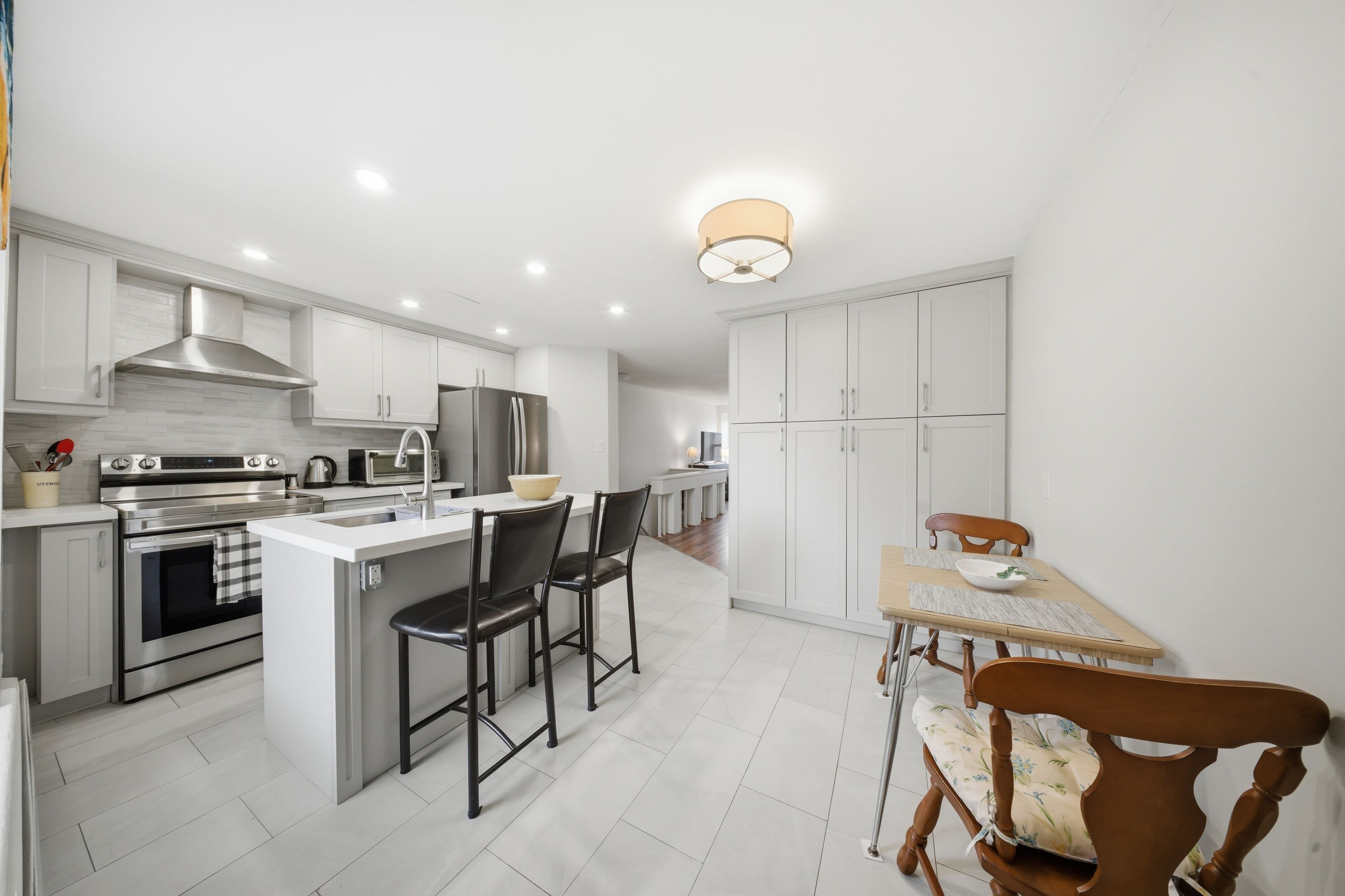 209 Hunter Street E 2, Hamilton, ON L8N 1N1