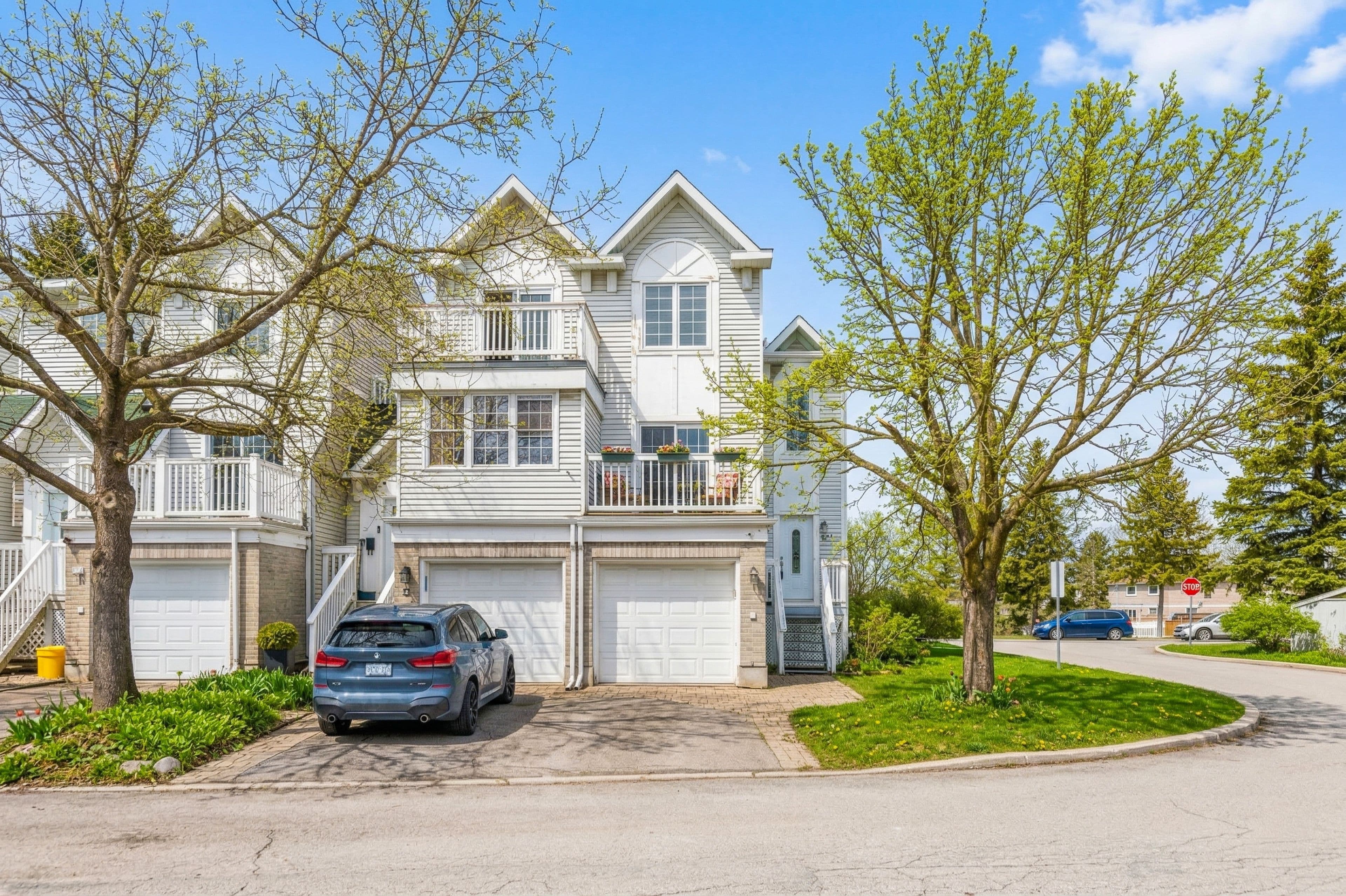 10 Castlegreen Private, Hunt Club - South Keys and Area, ON K1T 3N2