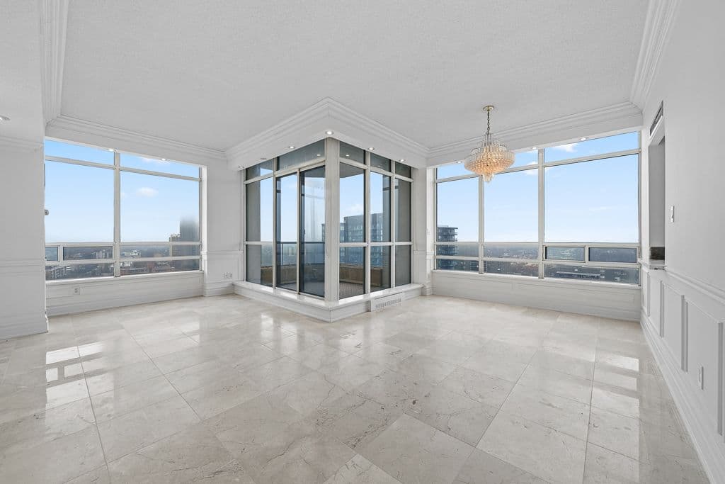 75 King Street E PH11, Mississauga, ON L5A 4G5