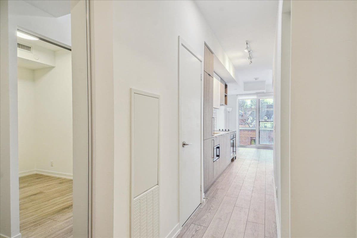 2020 Bathurst Street 327, Toronto C03, ON M5P 0A6