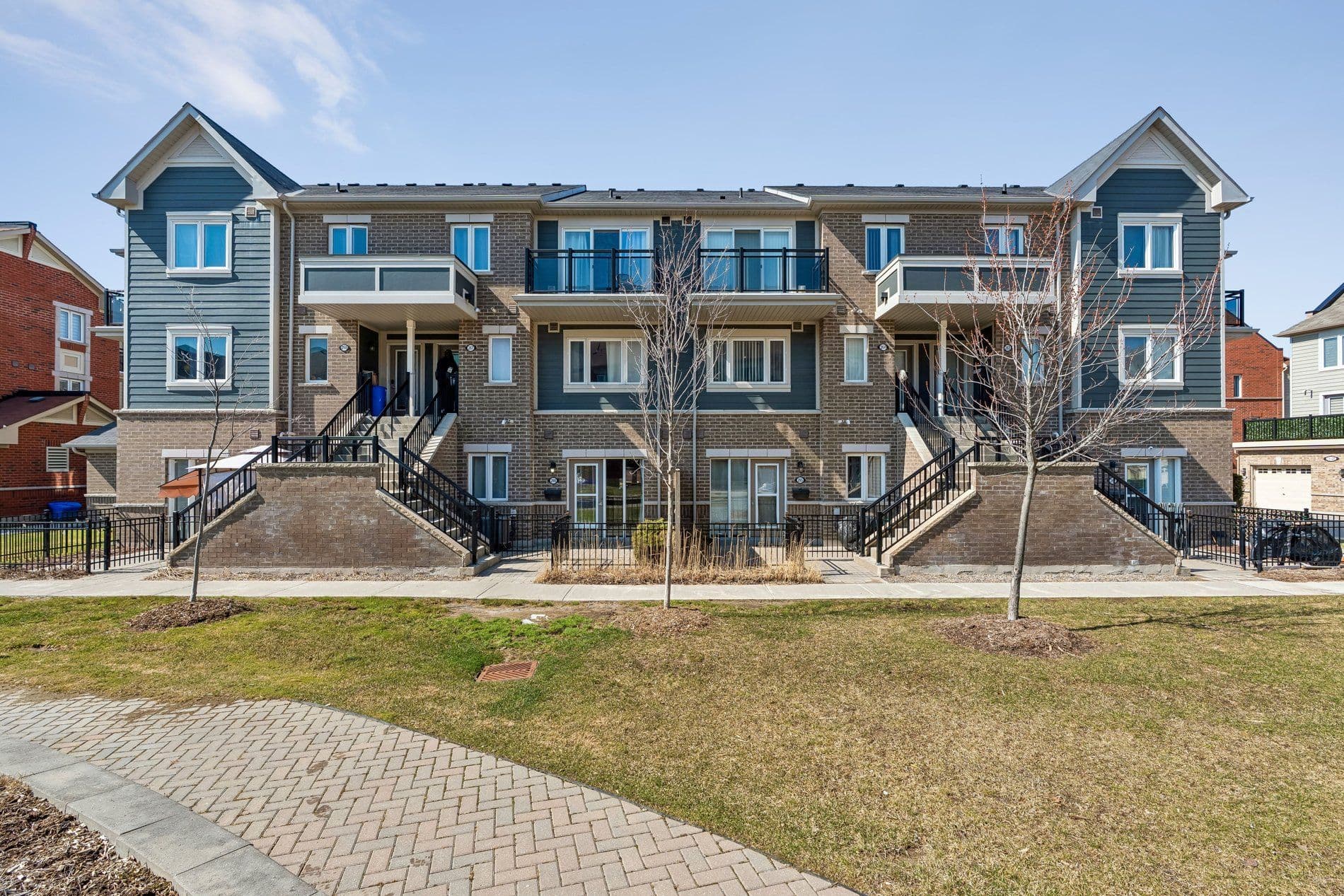 250 Sunny Meadow Boulevard 266, Brampton, ON L6R 3Y7