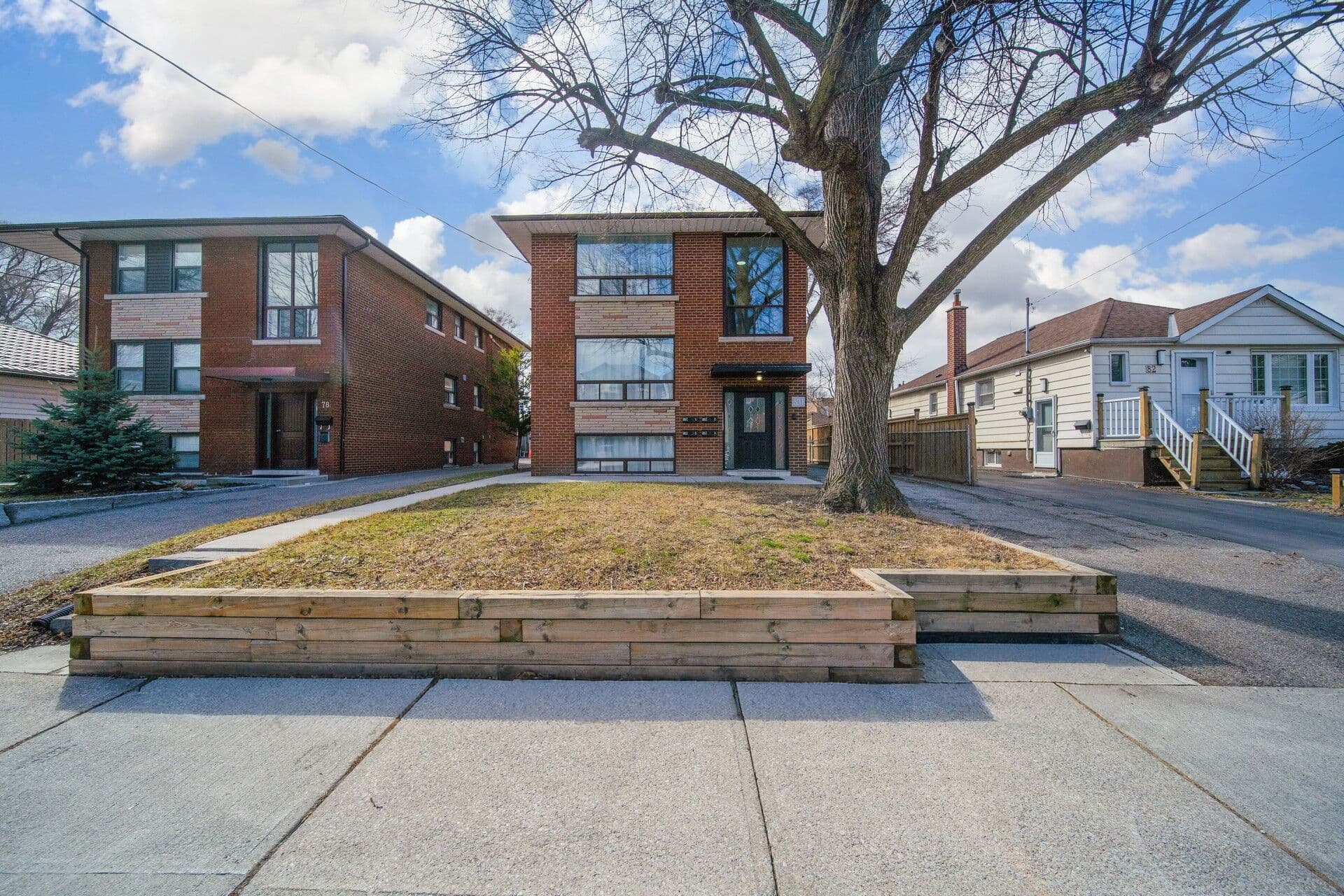 80 Seventeenth Street 2, Toronto W06, ON M8V 3K4