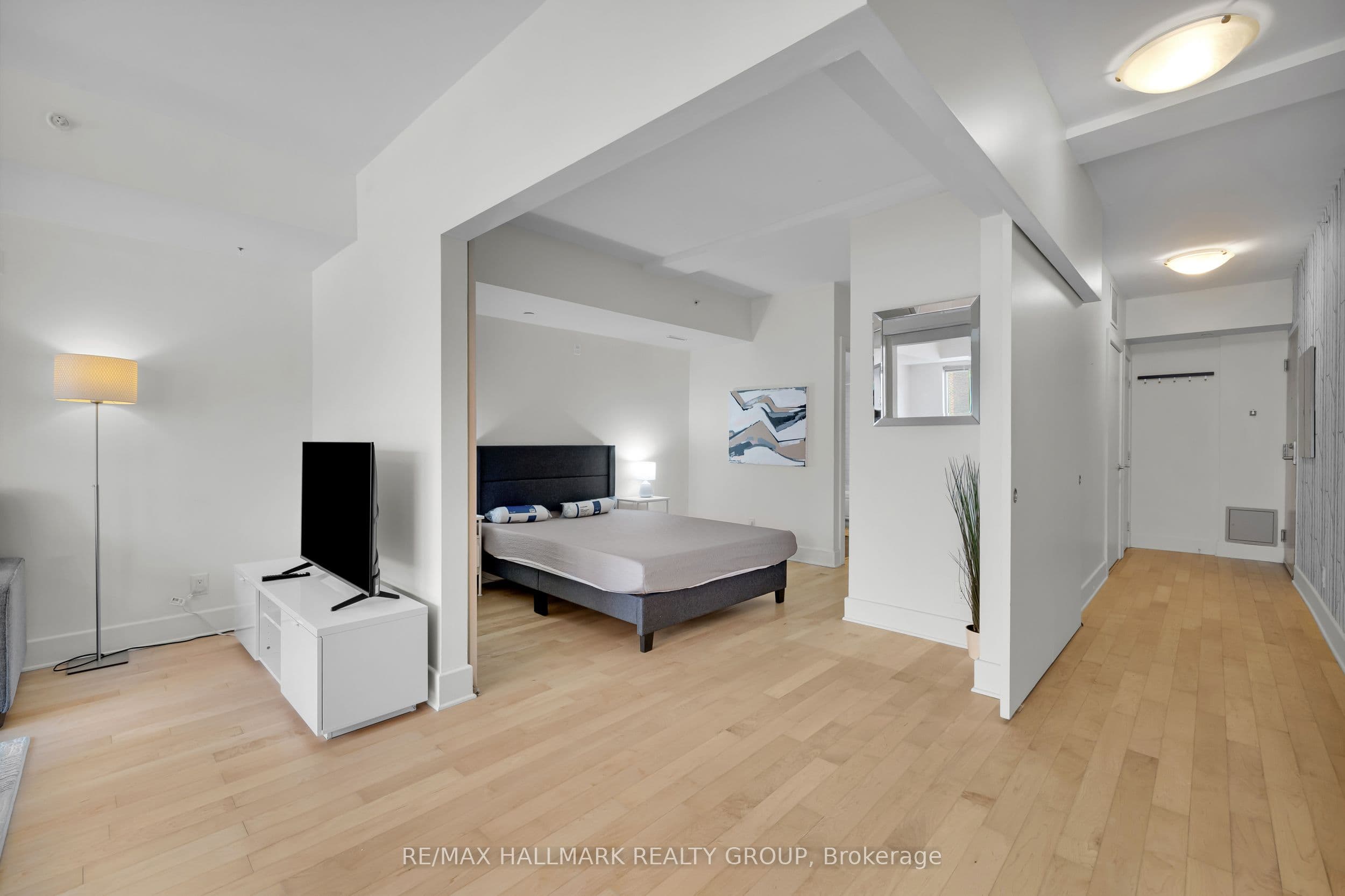 390 Booth Street 106, West Centre Town, ON K1R 7K6