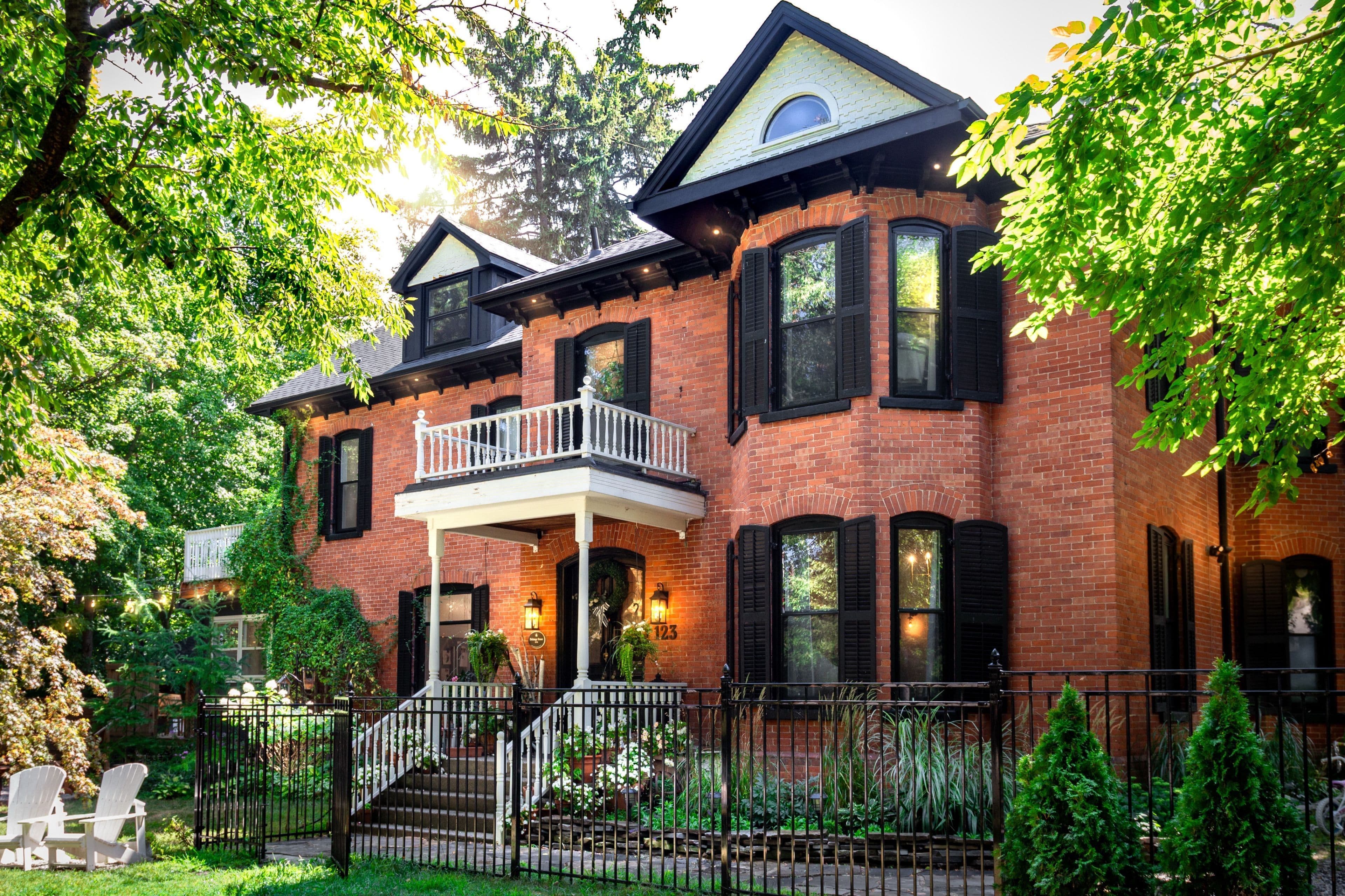 123 Main Street W, Grimsby, ON L3M 1R9