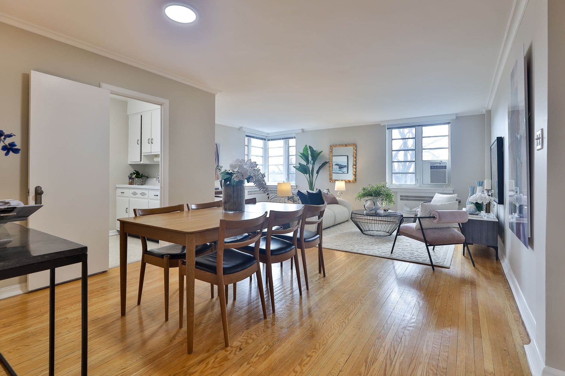 707 Eglinton Avenue W 201, Toronto C03, ON M5N 1C8