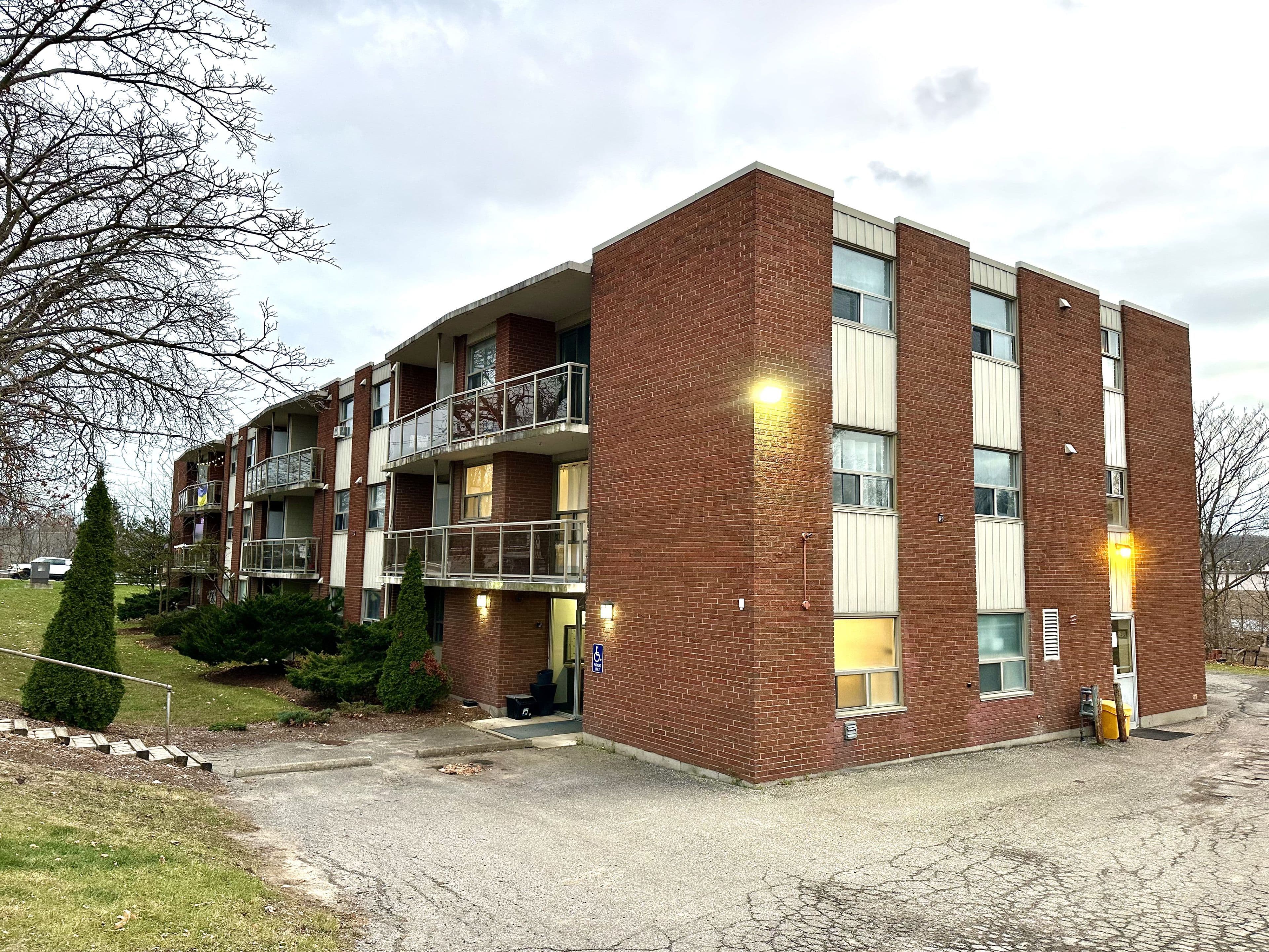 7 Riverview Boulevard 301, St. Catharines, ON L2T 3L5