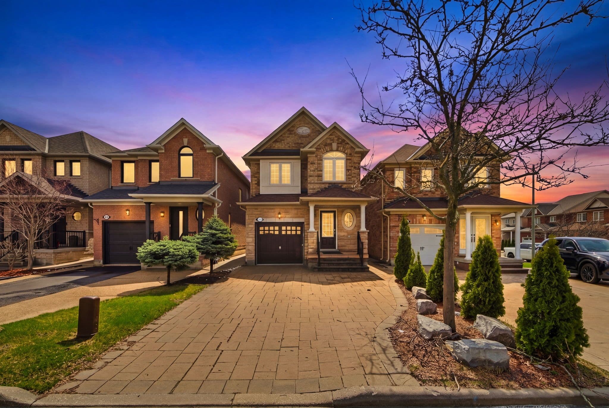 212 Venice Gate Drive, Vaughan, ON L4H 0G1
