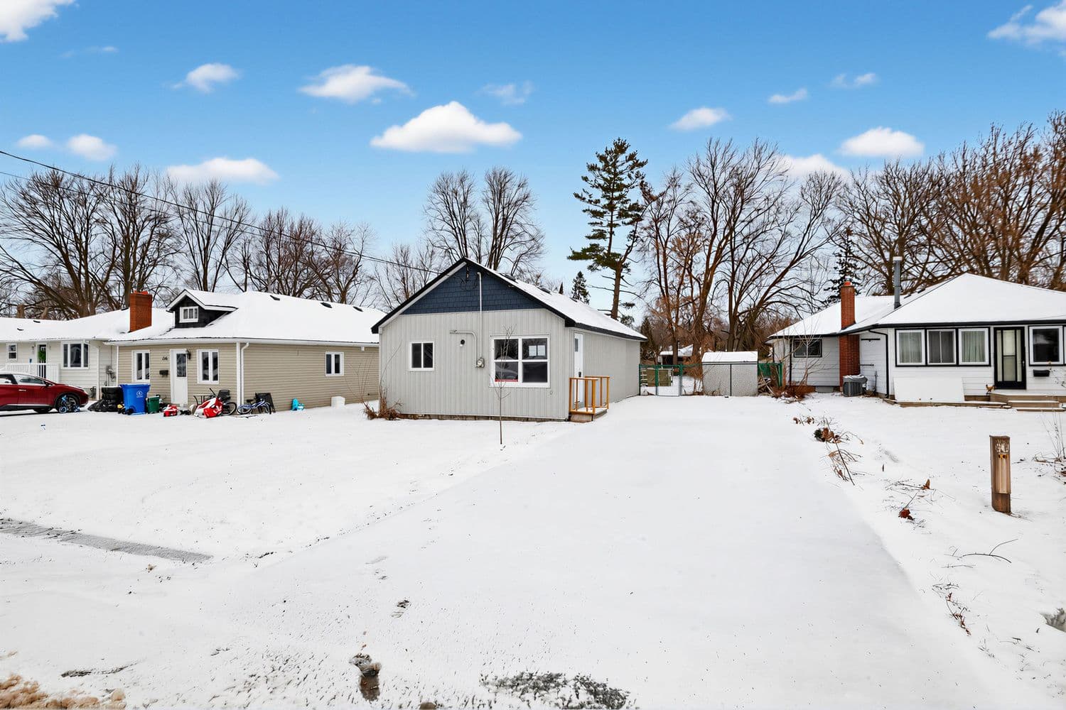 208 Bayview Avenue, Georgina, ON L4P 2T2