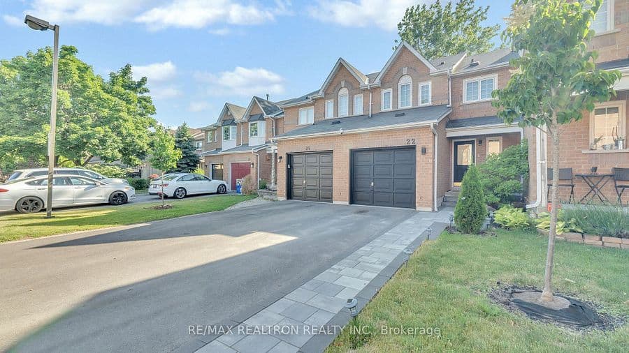 22 Macintyre Lane, Ajax, ON L1T 3X3