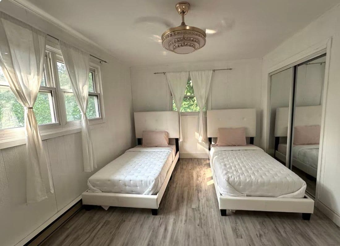 1119 Rebecca Street, Oakville, ON L6L 1Y6