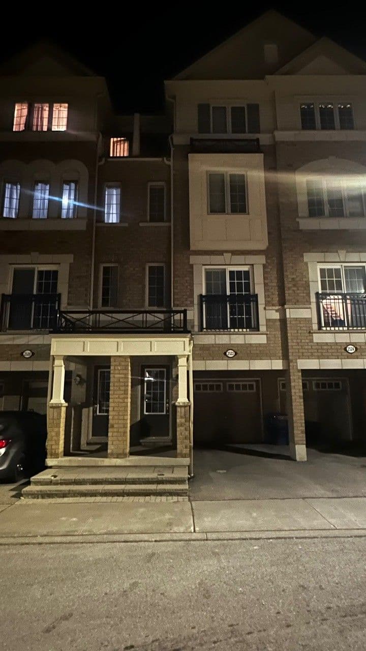 2522 Bromus Path, Oshawa, ON L1H 7K4