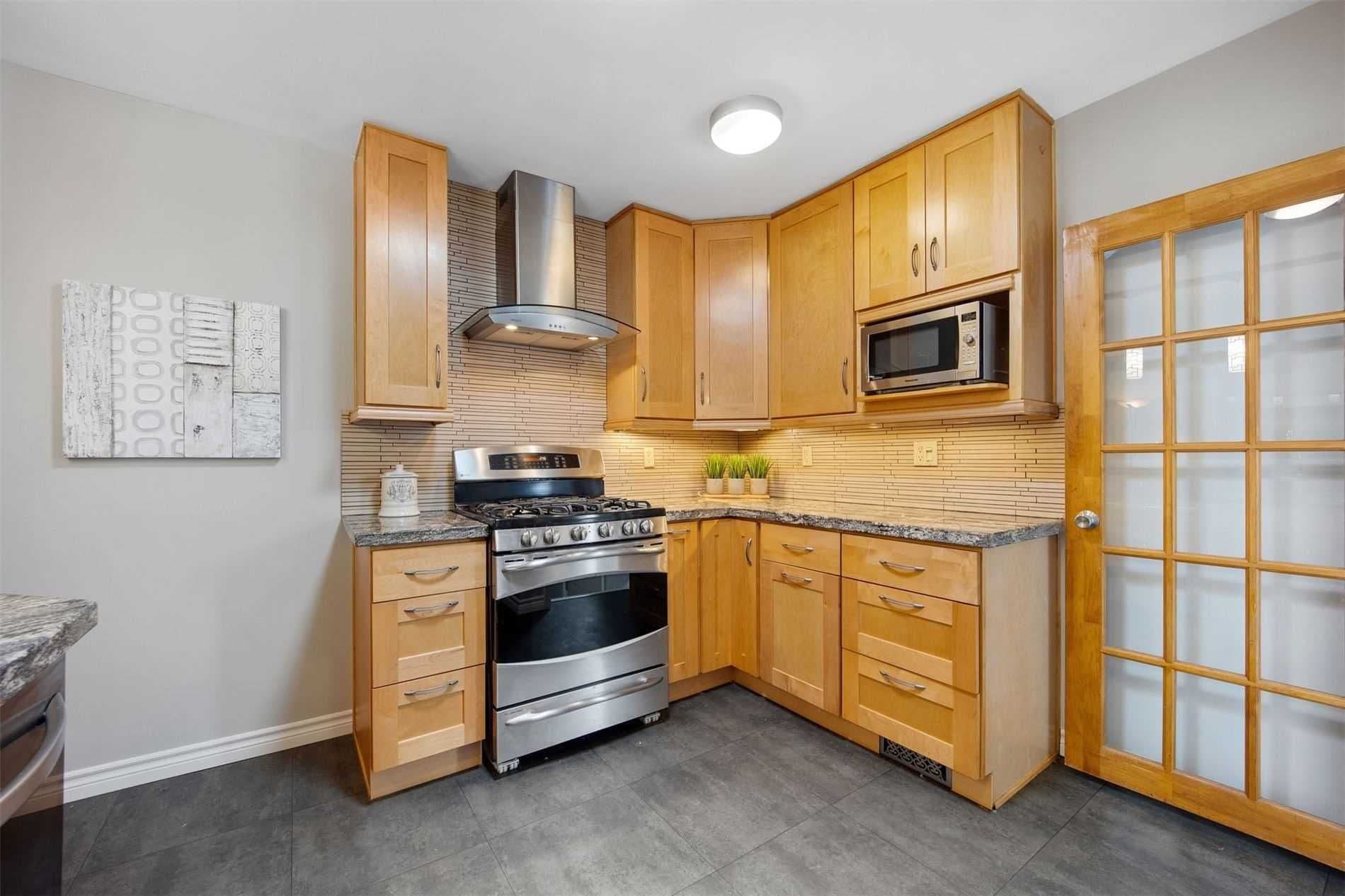 23 Davis Road Upper Level, Aurora, ON L4G 2B4