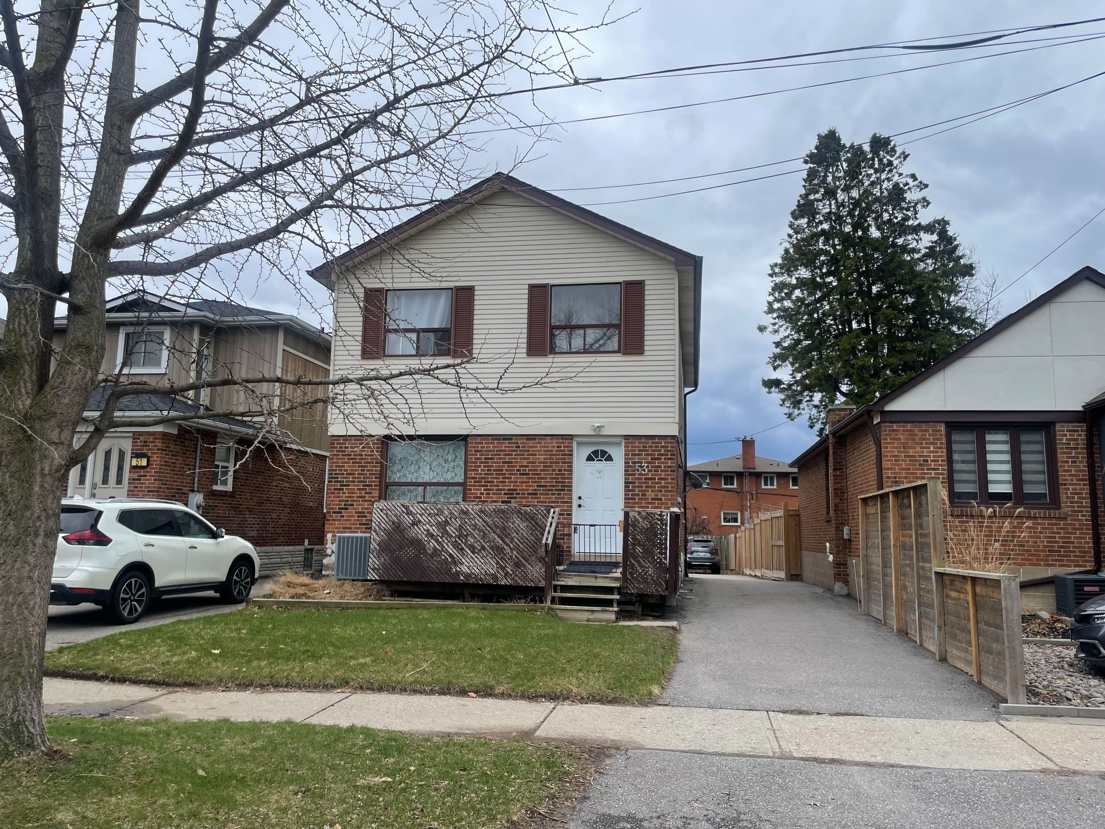 53 Burlingame Road Bsmt, Toronto W06, ON M8W 1Y9