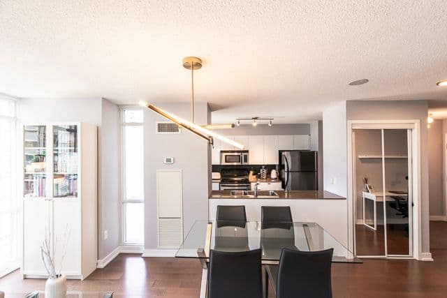 11 Brunel Court 2303, Toronto C01, ON M5V 3Y3